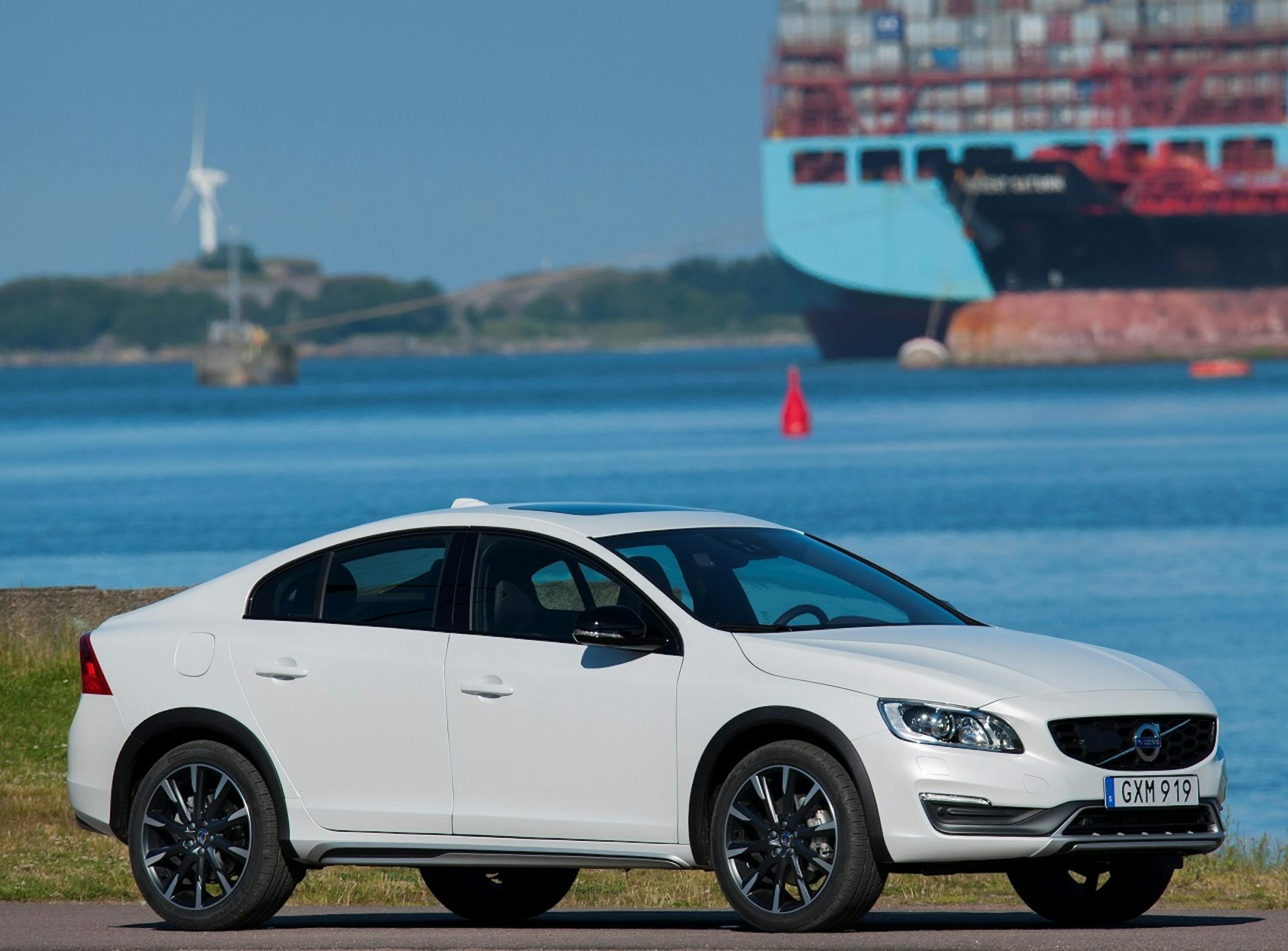 Volvo S60 Cross Country - model year 2016, exterior