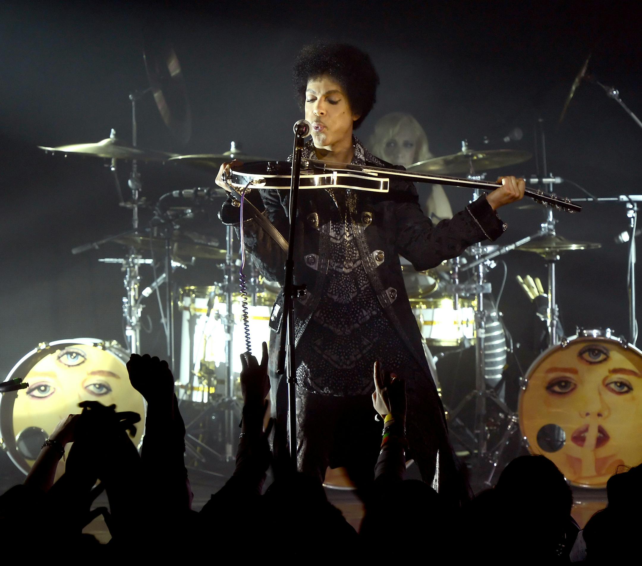 Warner Bros. announced Monday what Prince fans have been waiting for since last April or maybe since 2009 — his first U.S. album in five years.