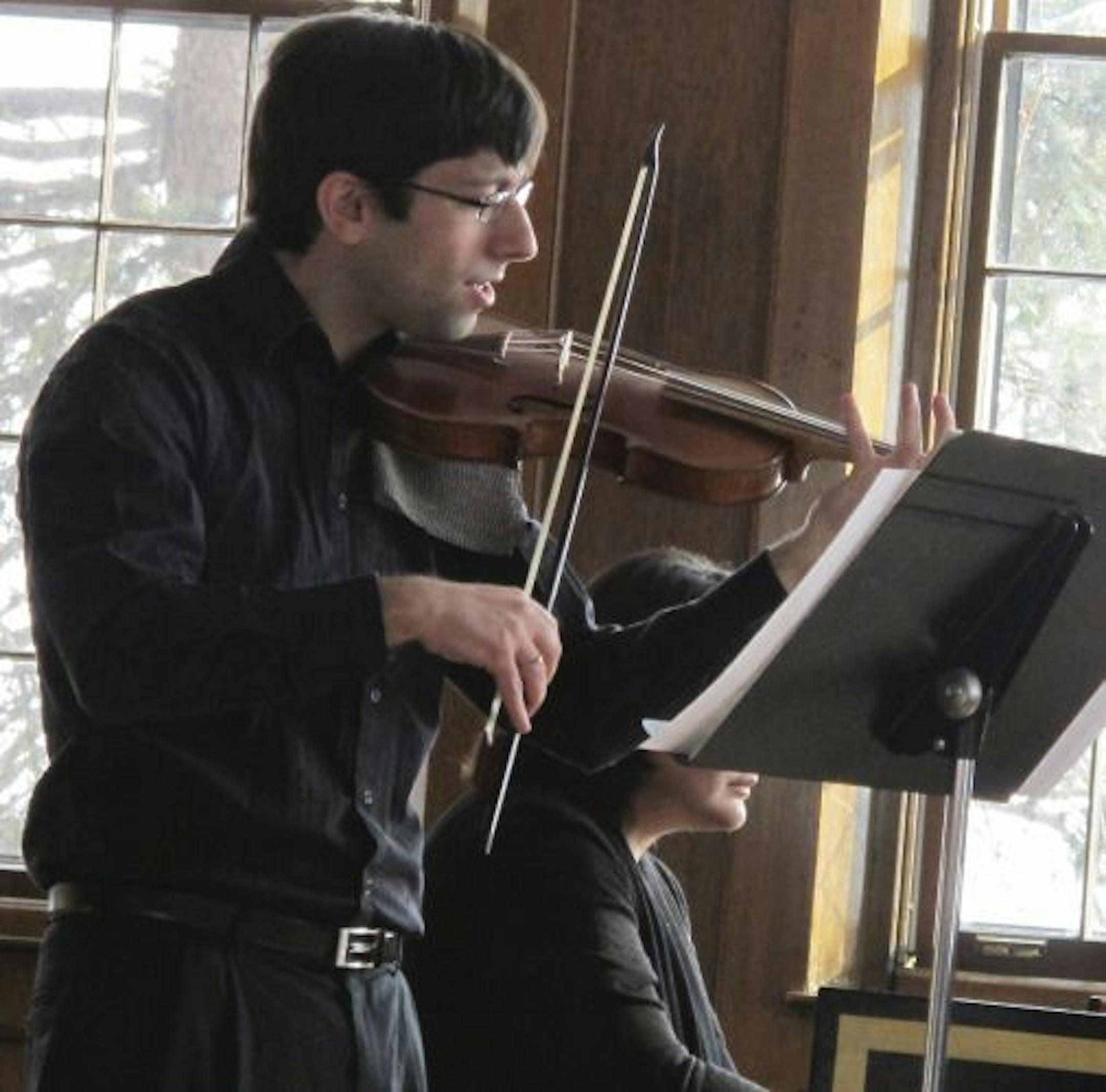 Marc Levine (baroque violin).