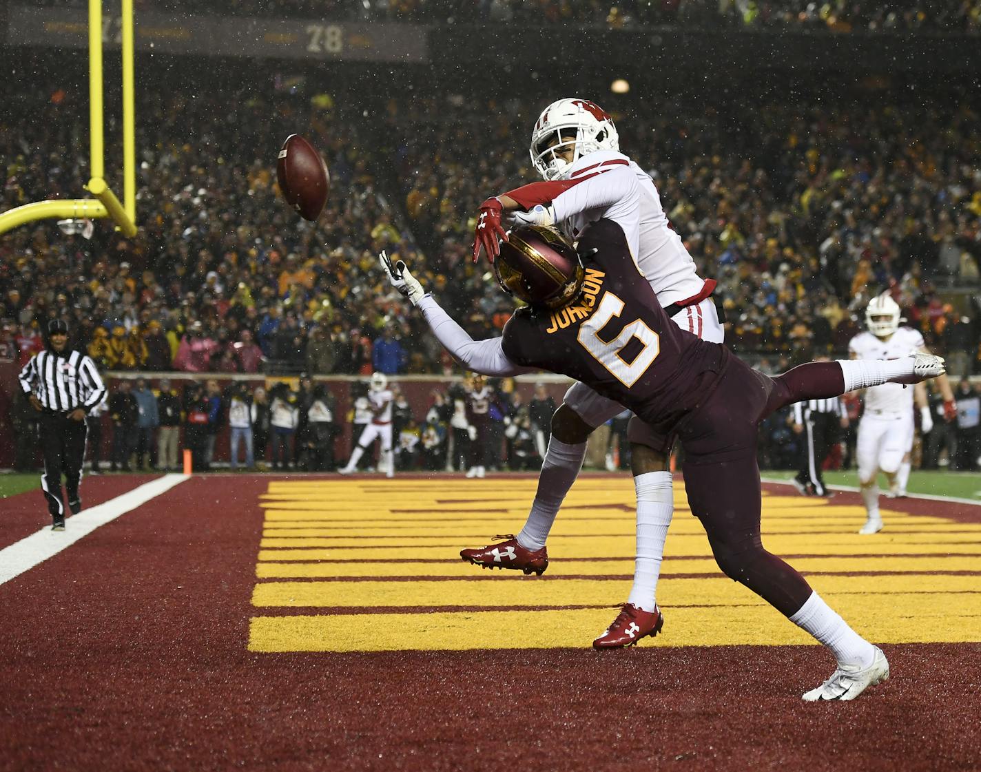 Wisconsin Badgers cornerback Caesar Williams (21) broke up a pass intended for Minnesota Gophers wide receiver Tyler Johnson (6) in the second half. ] Aaron Lavinsky &#x2022; aaron.lavinsky@startribune.com The Minnesota Gophers played the Wisconsin Badgers on Saturday, Nov. 30, 2019 at TCF Bank Stadium in Minneapolis, Minn.