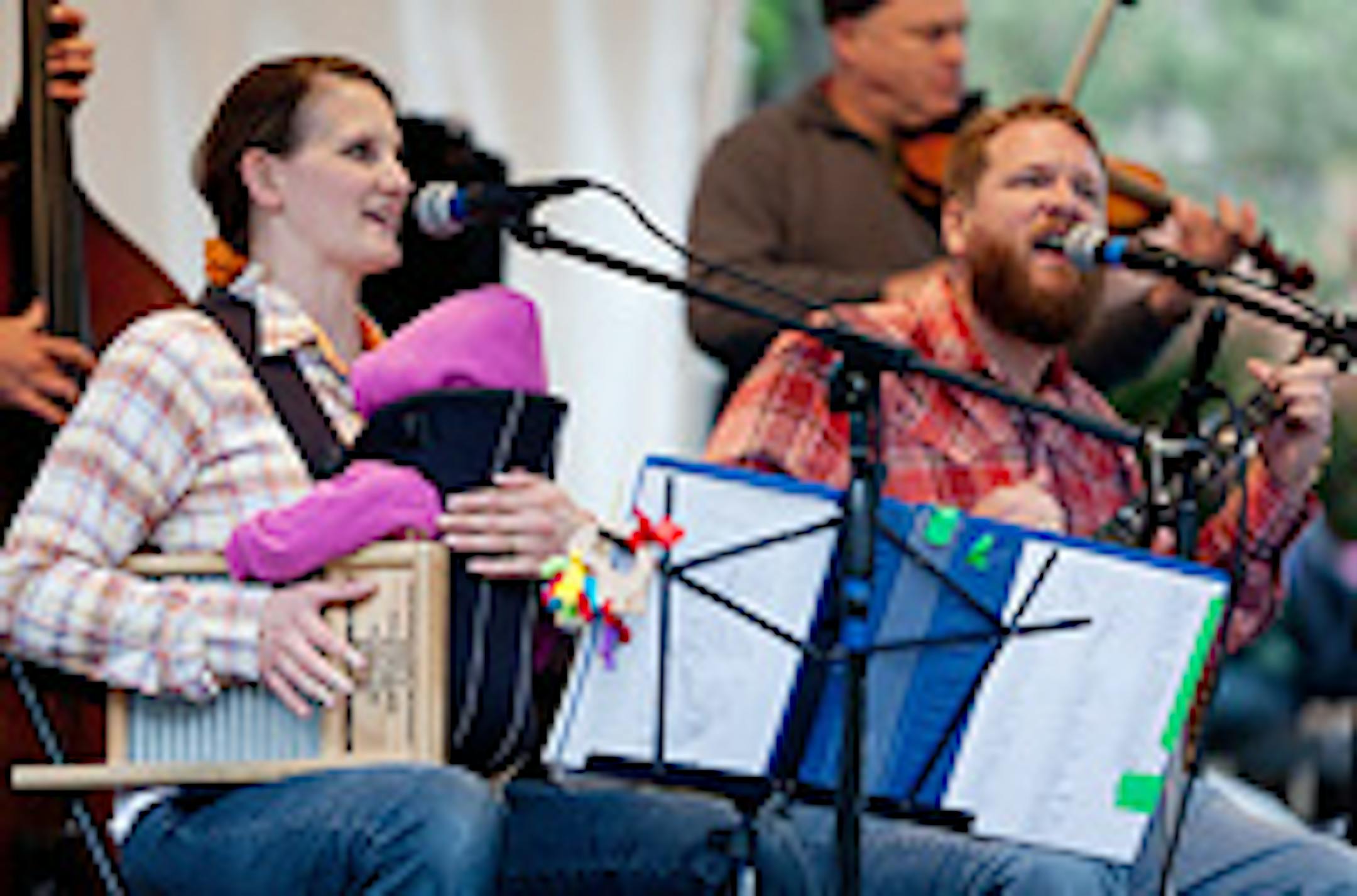 Kim, Onnee and Quillan Roe of the Roe Family Singers.