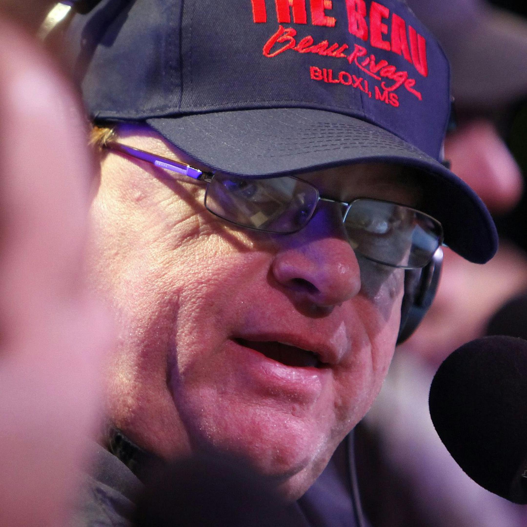 CARLOS GONZALEZ • cgonzalez@startribune.com November 12, 2009 – Las Vegas, NV – The Golden Nugget - Tom Barnard – KQRS Morning Show – Las Vegas ] KQRS Morning Show morning show host Tom Barnard during a broadcast in Las Vegas November 2009. ORG XMIT: MIN2013022017361570