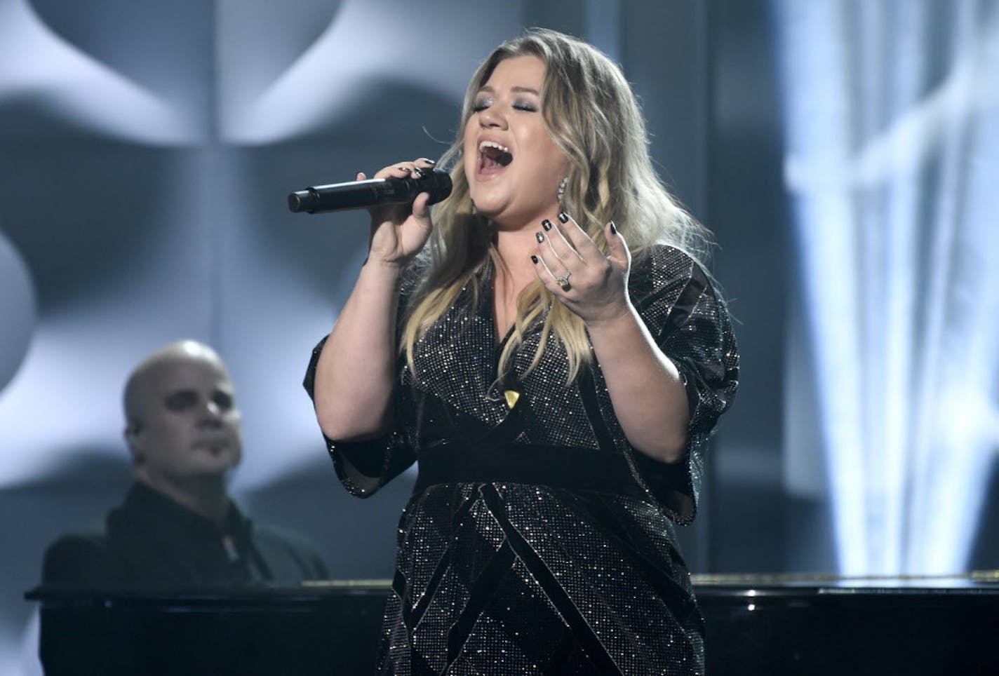 Kelly Clarkson performs at the Billboard Women in Music event at the Ray Dolby Ballroom on Thursday, Nov. 30, 2017, in Los Angeles. (Photo by Chris Pizzello/Invision/AP)