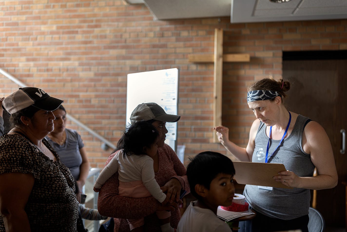 Annie director people, mostly Ecuadorians, on how to get food from the food shelf that she runs in Minneapolis, Minn., on Saturday, June 10, 2023.   ] Elizabeth Flores • liz.flores@startribune.com