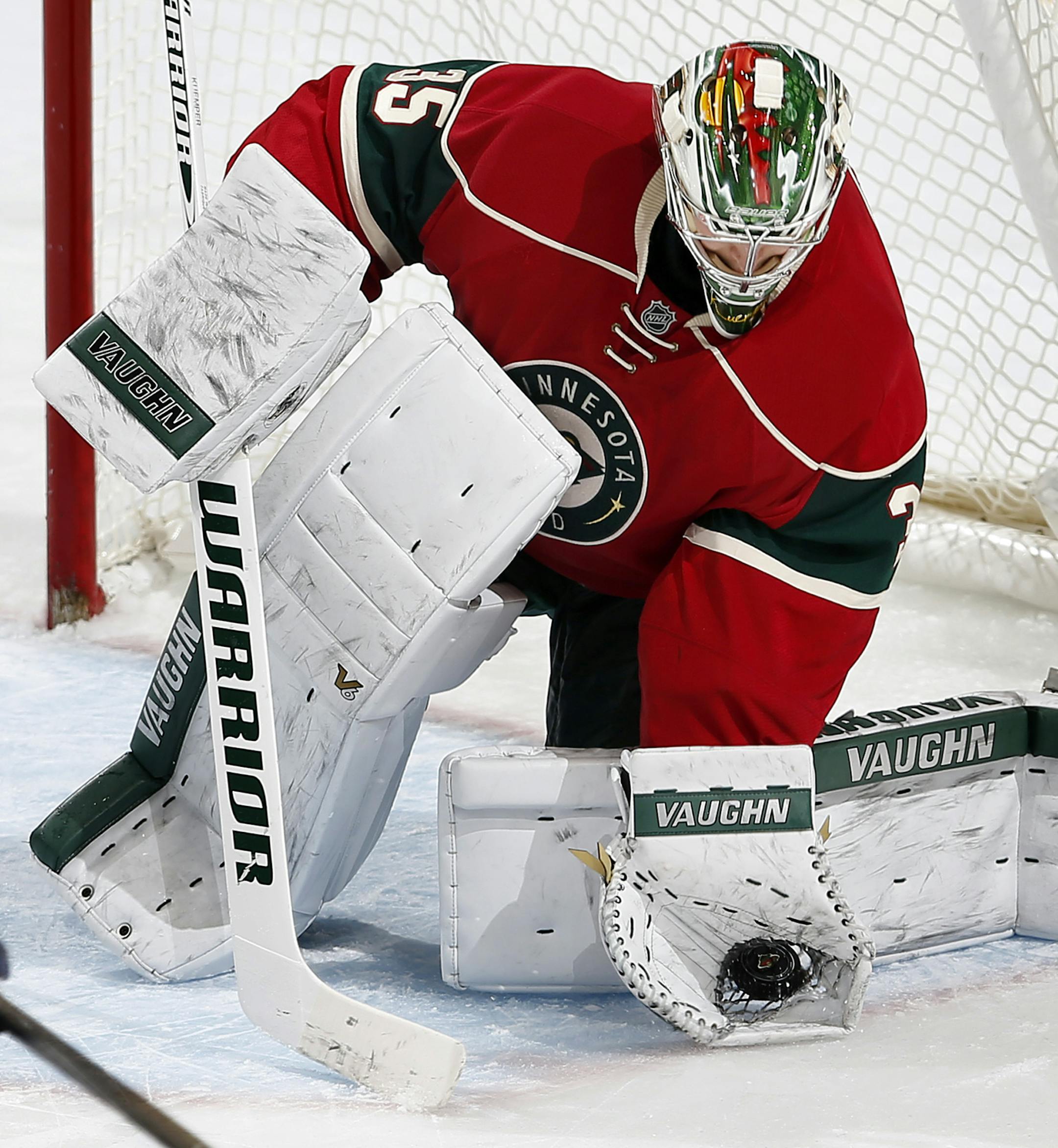 Minnesota Wild goalie Darcy Kuemper (35) made a save in the second period. ] CARLOS GONZALEZ ï cgonzalez@startribune.com - December 15, 2015, St. Paul, MN, Xcel Energy Center, NHL, Minnesota Wild vs. Vancouver Canucks