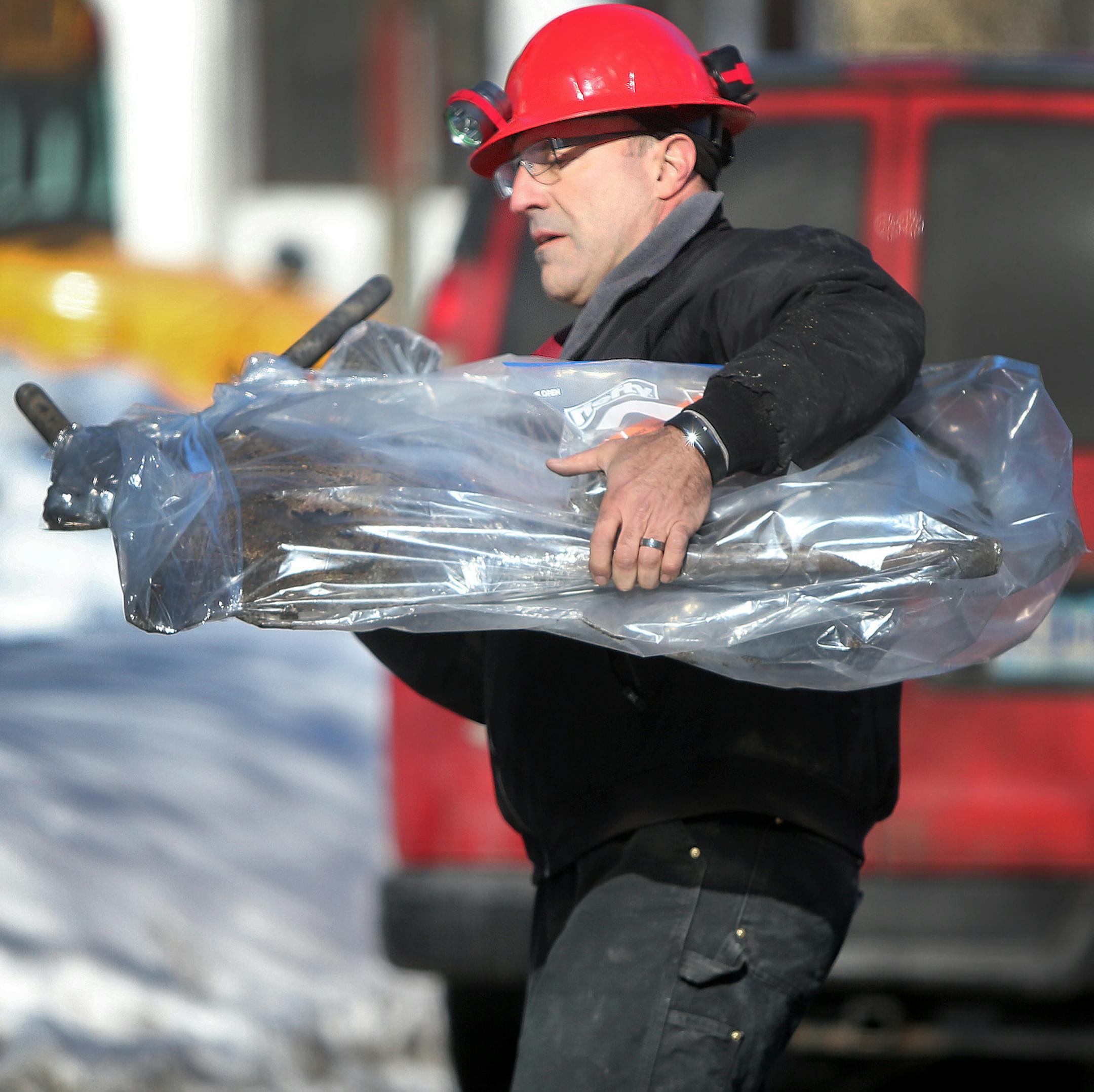 Dan Choudek, a a forensic engineer with Onsight Engineering, removed the remains of a space heater from the home on Colfax Avenue North where five children died in a house fire, Wednesday, February 19, 2014 in Minneapolis, MN. (ELIZABETH FLORES/STAR TRIBUNE) ELIZABETH FLORES • eflores@startribune.com