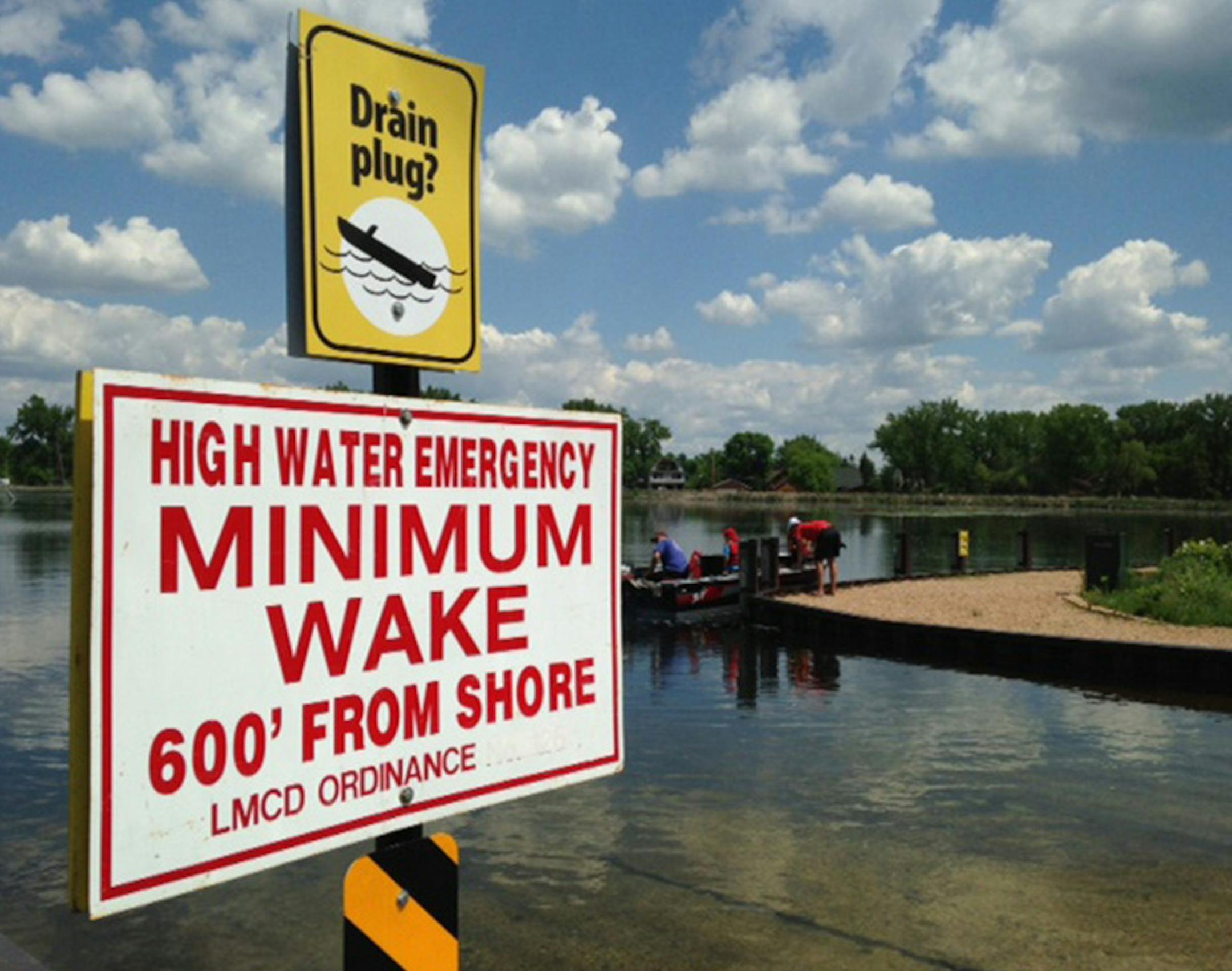 Photo by Bill McAuliffe: Dan Kennedy of Chanhassen geared up at a flooded boat landing on Lake Minnetonka for some carp fishing with his two sons and a neighbor Wednesday. High water has put some debris in the water but made shallow spots more accessible, he said. ORG XMIT: MIN1406041417450866