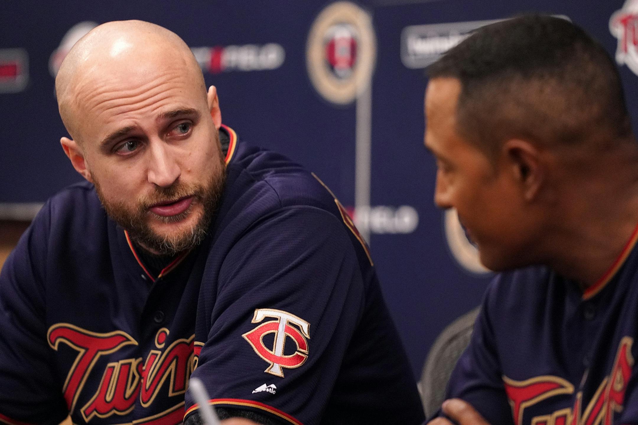 Twins manager Rocco Baldelli talked with third base coach Tony Diaz during an autograph session at TwinsFest.