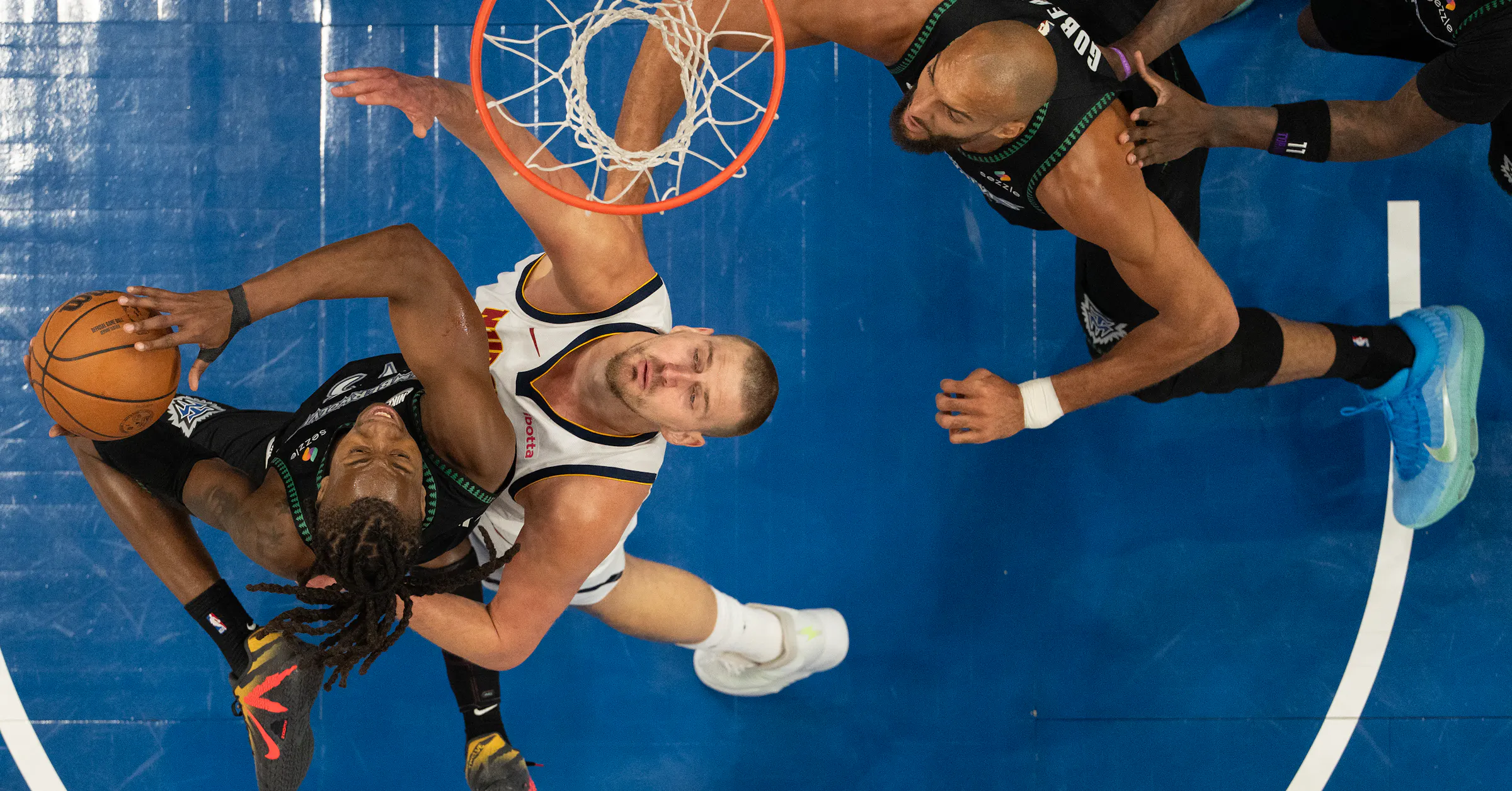 Analysis: How a ‘somber’ halftime refocused Wolves in Game 4