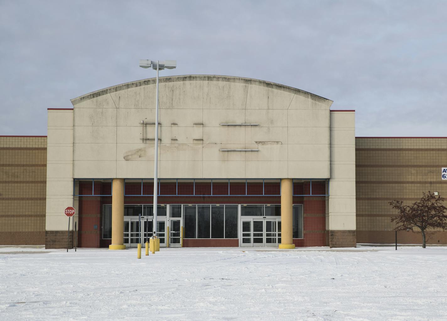 The former location of Kmart photographed on Monday, December 18, 2017, in West St. Paul, Minn. ] RENEE JONES SCHNEIDER &#xef; renee.jones@startribune.com