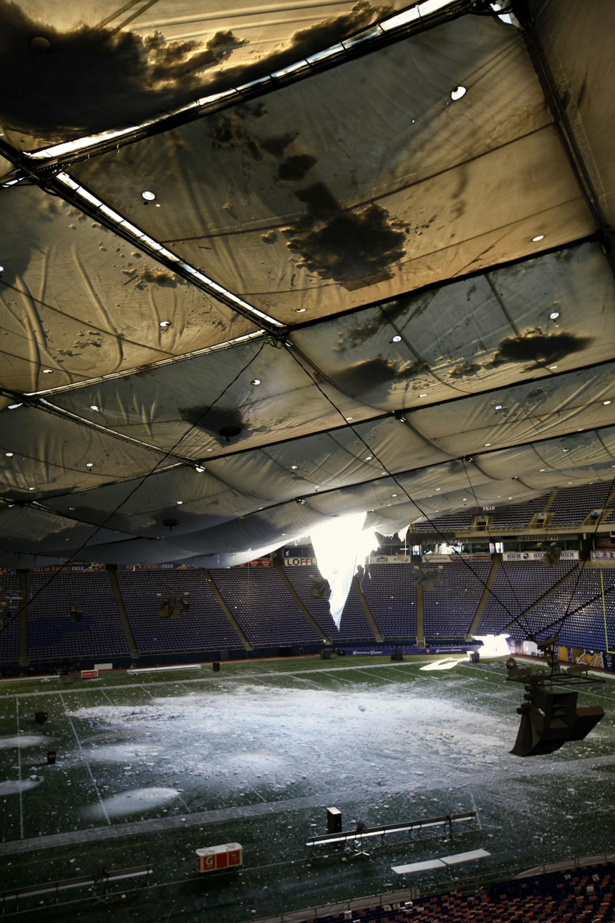The Metrodome roof collapsed early Sunday morning and the Vikings-Giants game that had been rescheduled for Monday night at the Dome will be played in Detorit instead. The NFL decided to move the game to Detroit's domed stadium, according to the Associated Press.