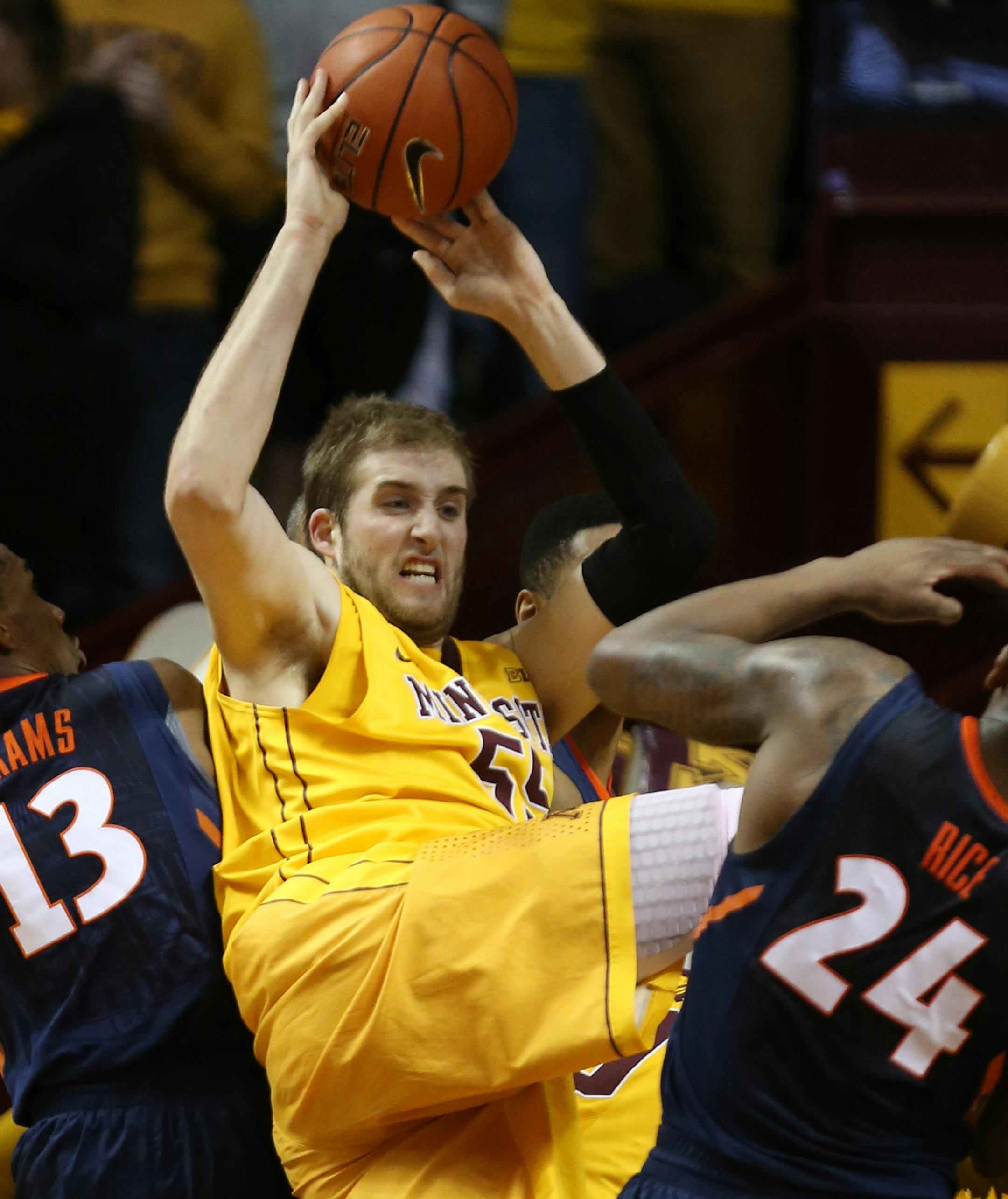 Gopher Elliott Eliason looked to pass after pulling down an offensive rebound during the first half at Williams Arena Wednesday, February 19, 2014. ] (KYNDELL HARKNESS/STAR TRIBUNE) kyndell.harkness@startribune.com