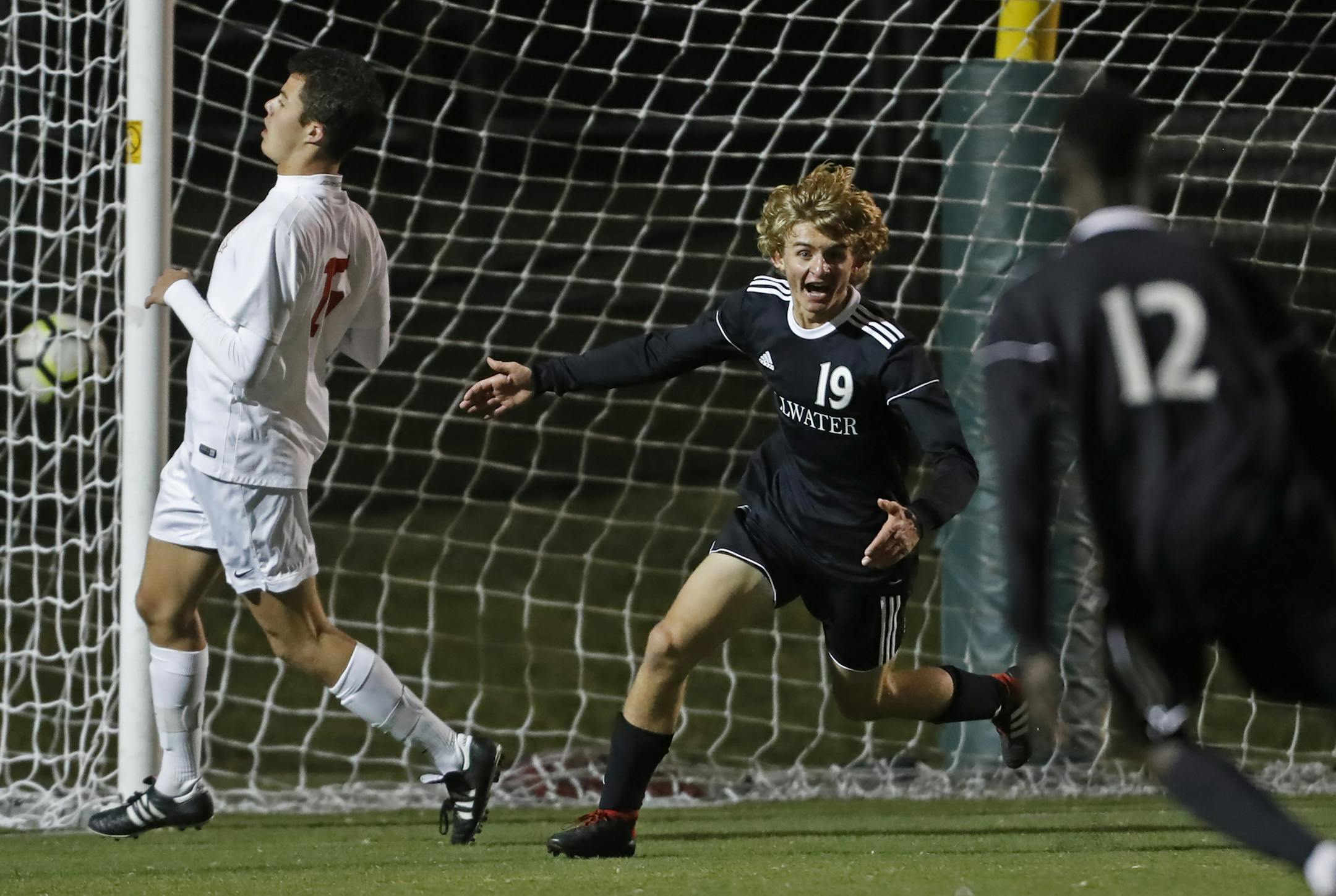 Ethan Kilmer(19) celebrates Stillwater's go ahead goal.] Class 2A boys' soccer quarterfinals,Lakeville North vs Stillwater. Richard Tsong-Taatarii•Richard.Tsong-Taatarii@startribune.com.
