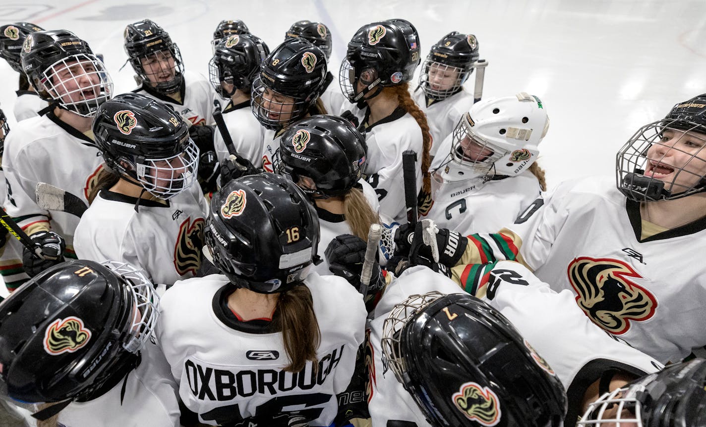 The Metro - South Phoenix girls hockey team huddled up between periods Tuesday, Jan. 24, 2023, at Drake Ice Arena in St. Paul, Minn. ] CARLOS GONZALEZ • carlos.gonzalez@startribune.com.