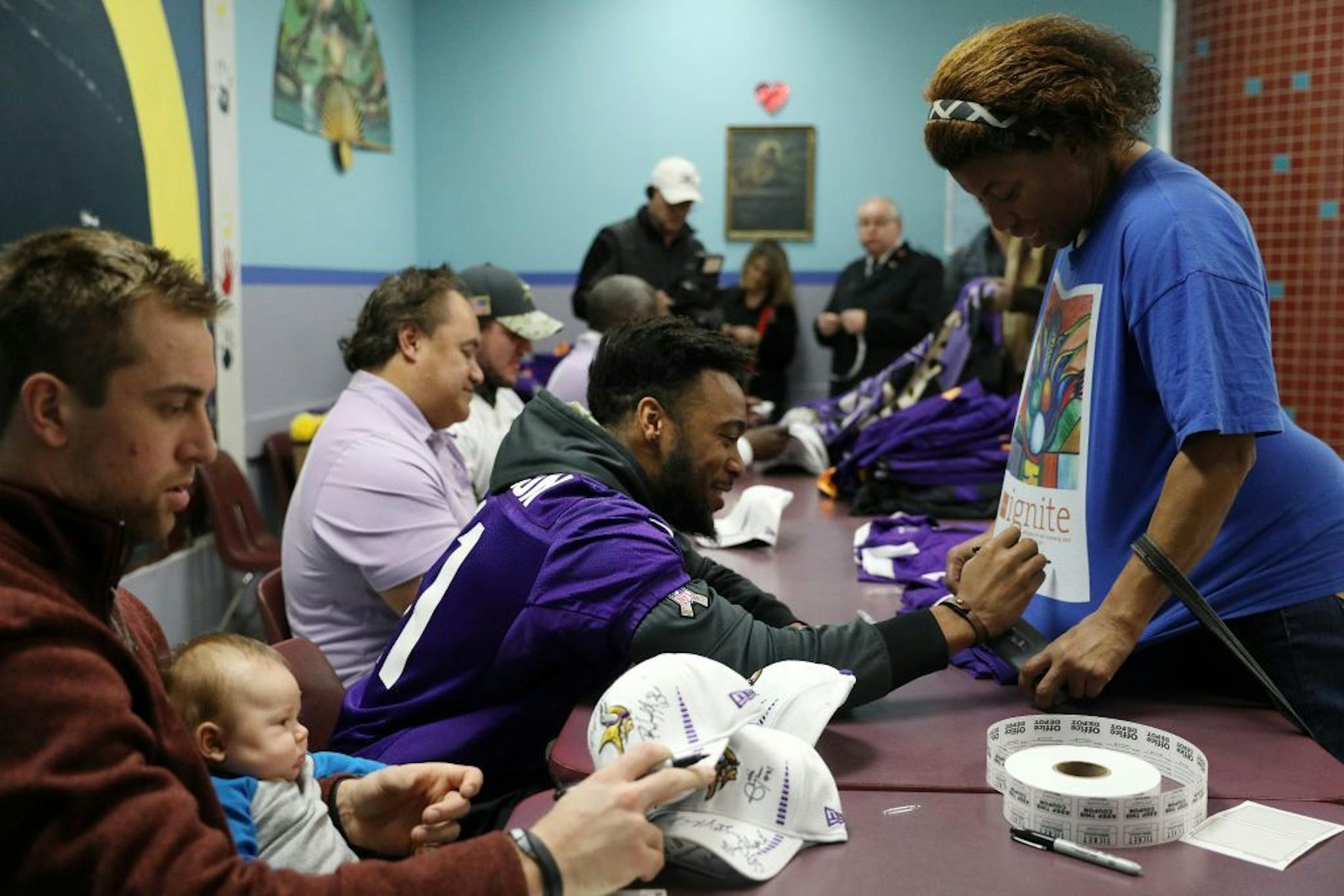 Minnesota Vikings safety Cedric Thompson signedTracy Woods' Tuesday.