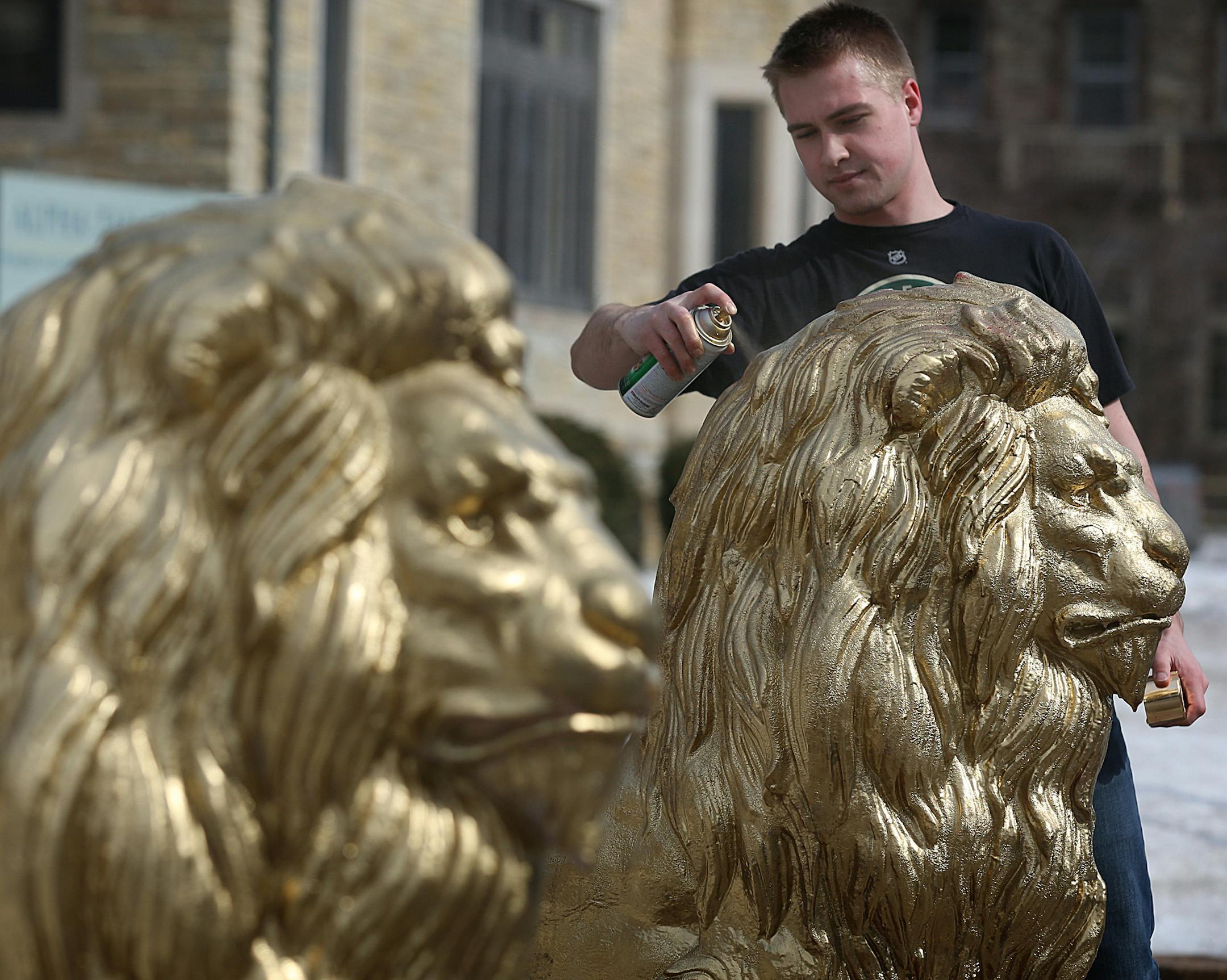 Sigma Alpha Epsilon member Zach Austin, Minneapolis, spruced up the ornamental lions that adorn the entryway to the local chapter house at the University of Minnesota. Austin, a sophomore, is studying mechanical engineering.