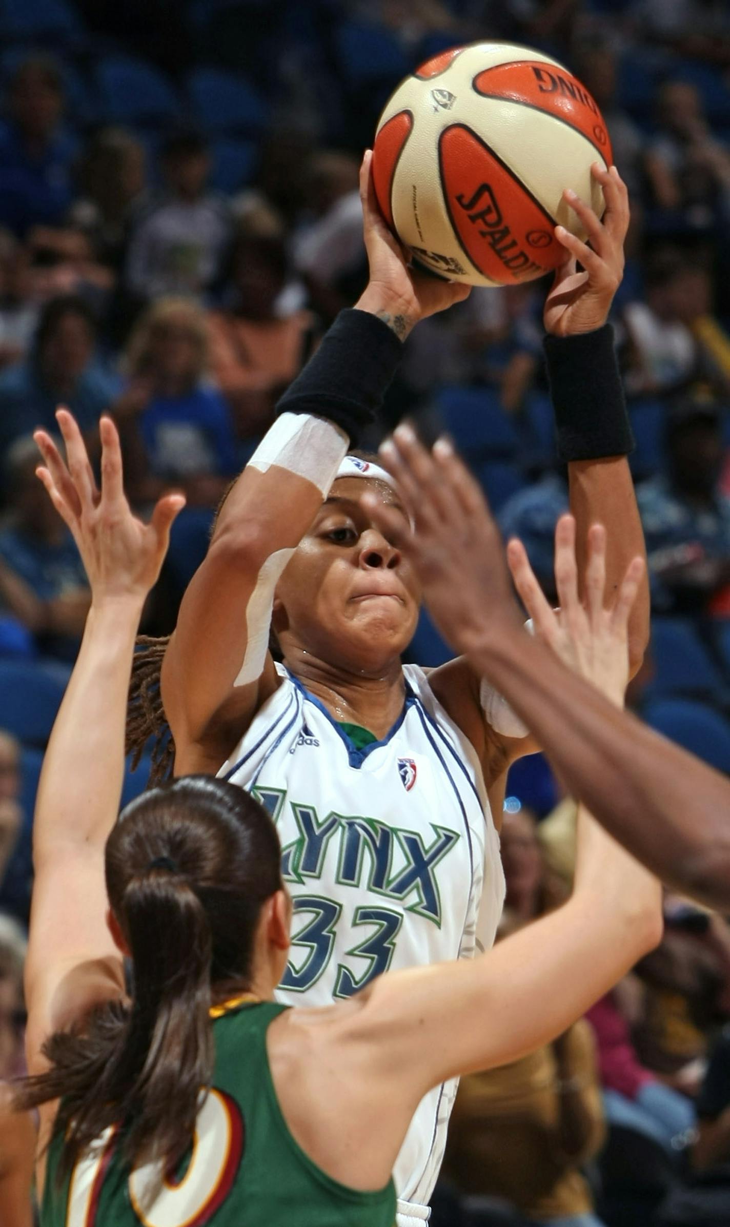 The Lynx's Seimone Augustus tried to shoot over Seattle defender Sue Bird on Tuesday.