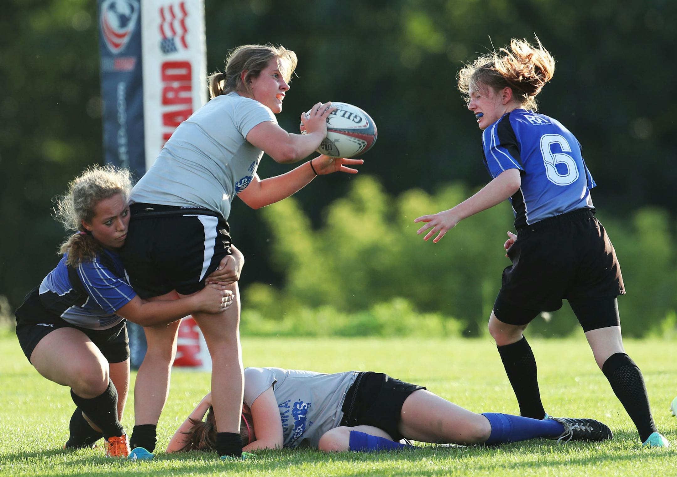 The Minnetonka High girls lost to the Eagan High girls team 4-2 during rugby club action Friday, Aug. 4, 2017, in Eagan, MN. Here, Minnetonka's Savannah Wade looks for a teammate.] DAVID JOLES ï david.joles@startribune.com Zone feature on local high school athletes who compete in non-varsity sports.