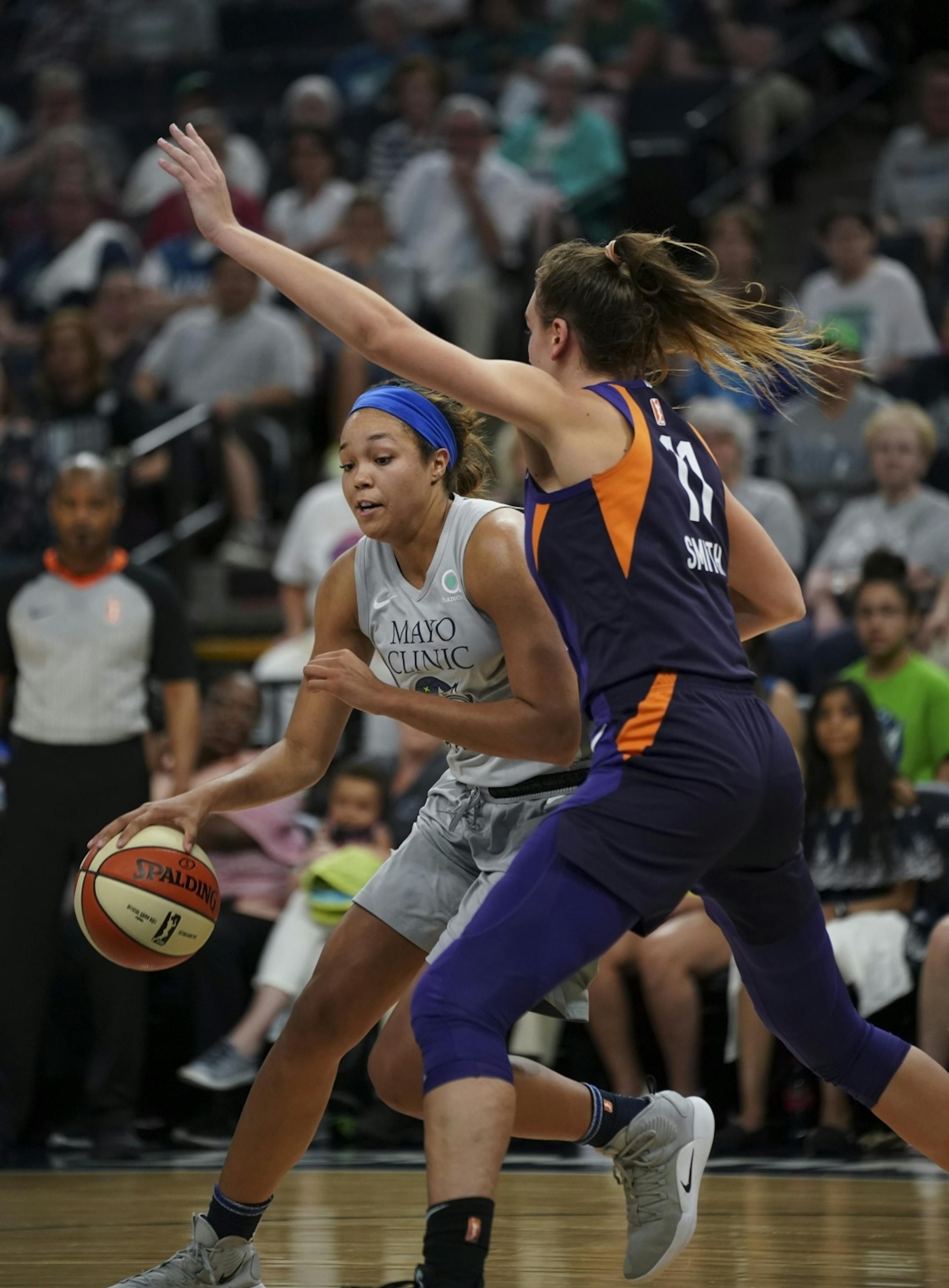 Minnesota Lynx forward Napheesa Collier moved the ball up court against Phoenix Mercury forward Alanna Smith (11) in the fourth quarter.