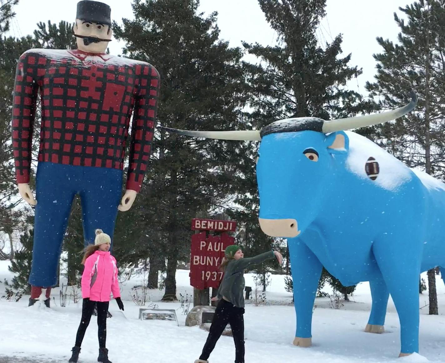 ball is passed: The state&#x2019;s Super Bowl Host Committee created a video presenting the best of Minnesota. Clockwise, from top left: a border welcome sign; the Mayo Brothers statue in Rochester; Bud Grant; and Paul Bunyan and Babe the Blue Ox.