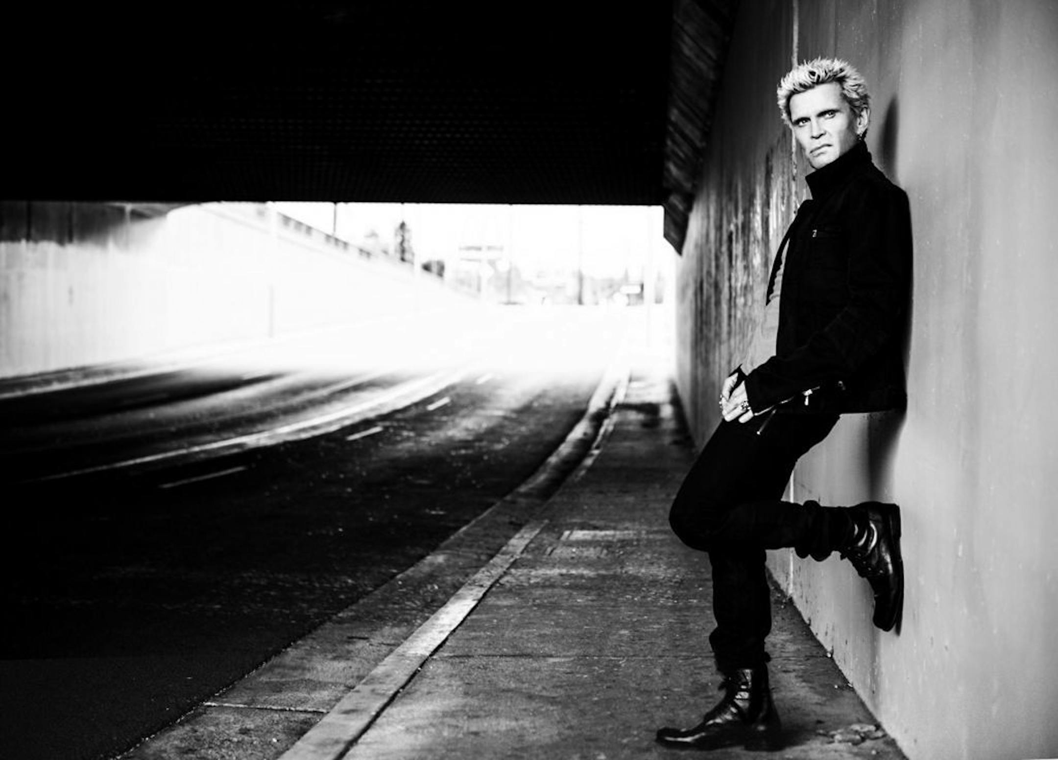Billy Idol will kick back with an acoustic set Monday at the Turf Club as part of 89.3 the Current's 10th anniversary series.