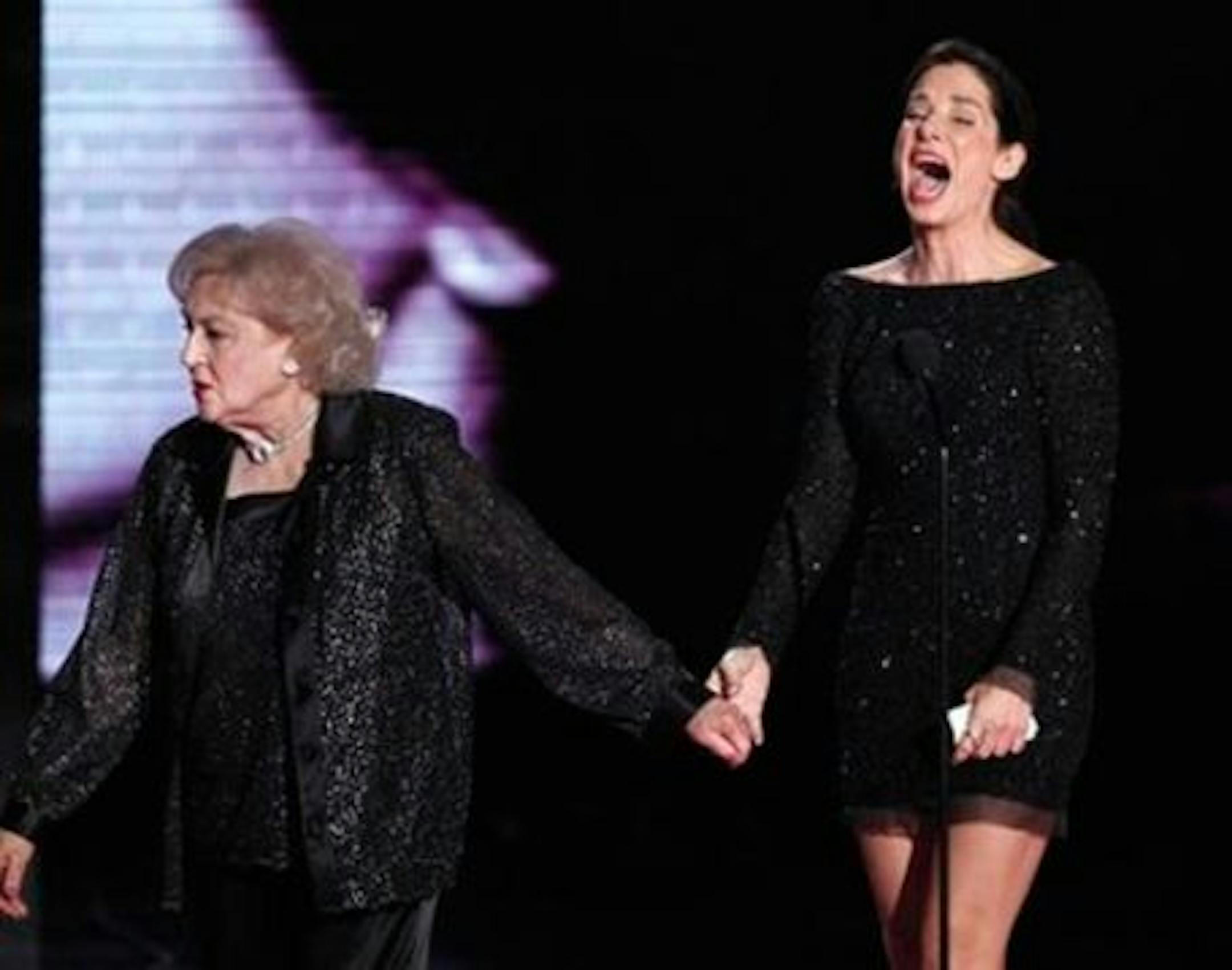Betty White administers kung-fu pain grip to Sandra (AP Photo)
