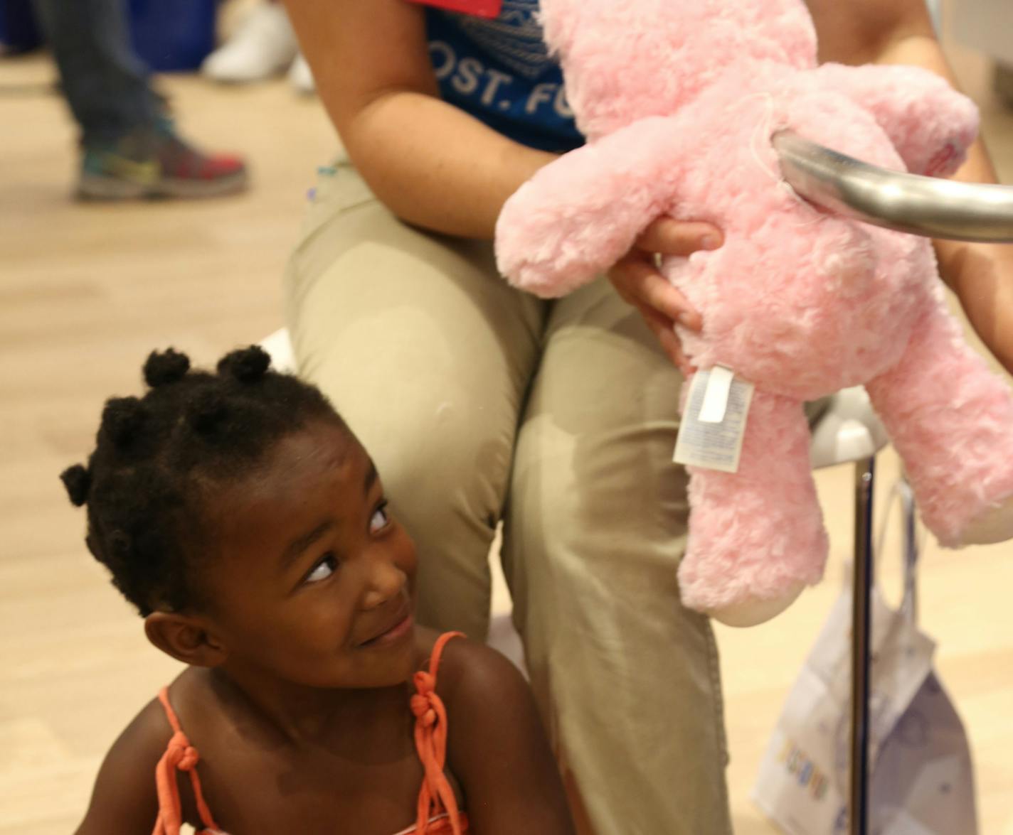 A&#xed;Laya Stewart, 4, watched as her bear was filled with stuffing as their group from PICA Head Start in Minneapolis got stuff animals at the newly redesigned Build-a-Bear at the Mall of America before its grand reopening. This group of kids were one of the first that day to have a bear made. ] (KYNDELL HARKNESS/STAR TRIBUNE) kyndell.harkness@startribune.com At the newly redesigned Build-a-Bear in Bloomington , Min., Tuesday September, 2015.