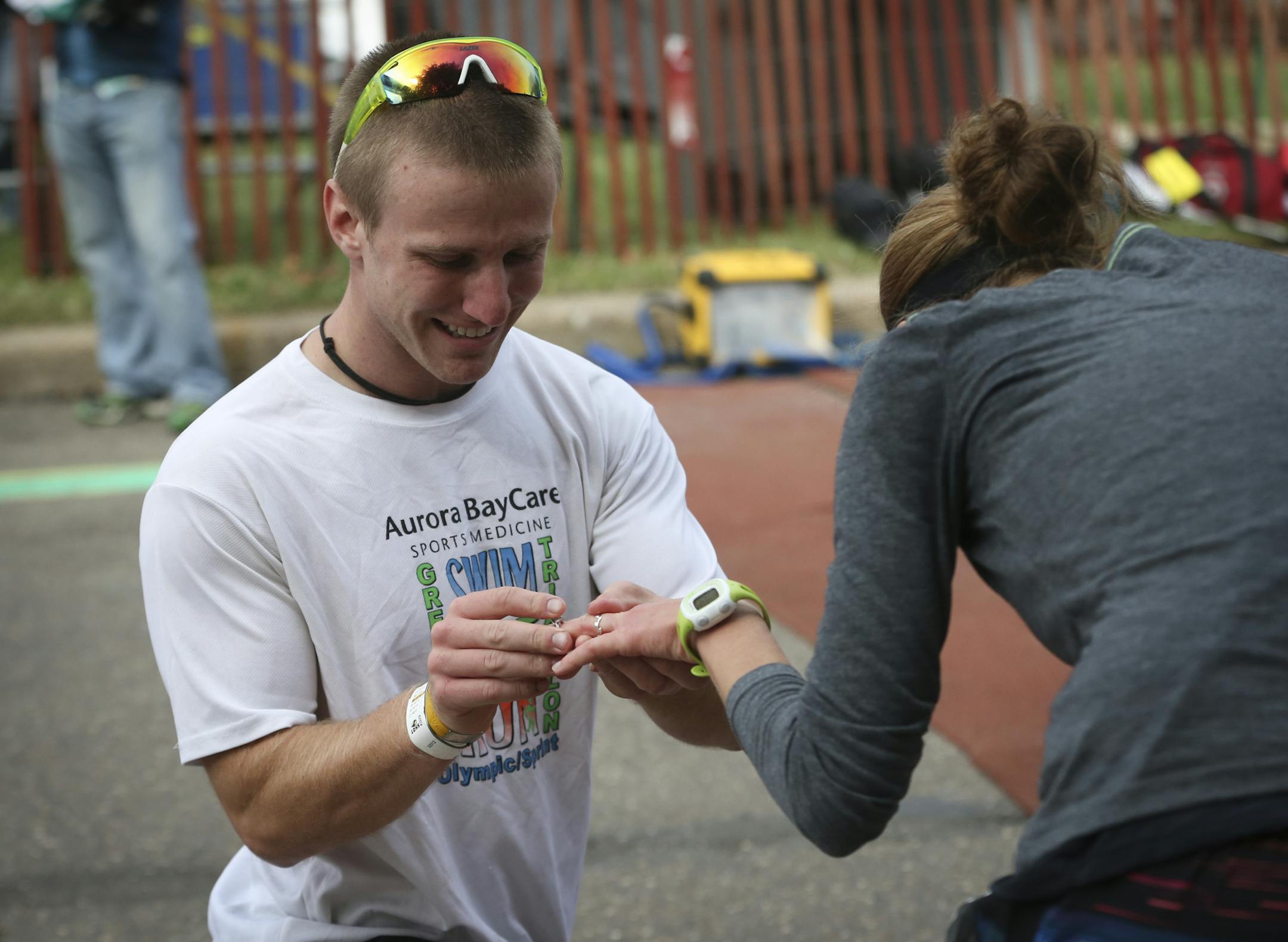 Tyler Hecht got down on one knee and proposed to Staci Lahr moments after they crossed the finish line of the 2014 Medtronic Twin Cities Marathon holding hands on Sunday, October 5, 2014 in St. Paul, Minn. ] RENEE JONES SCHNEIDER • reneejones@startribune.com