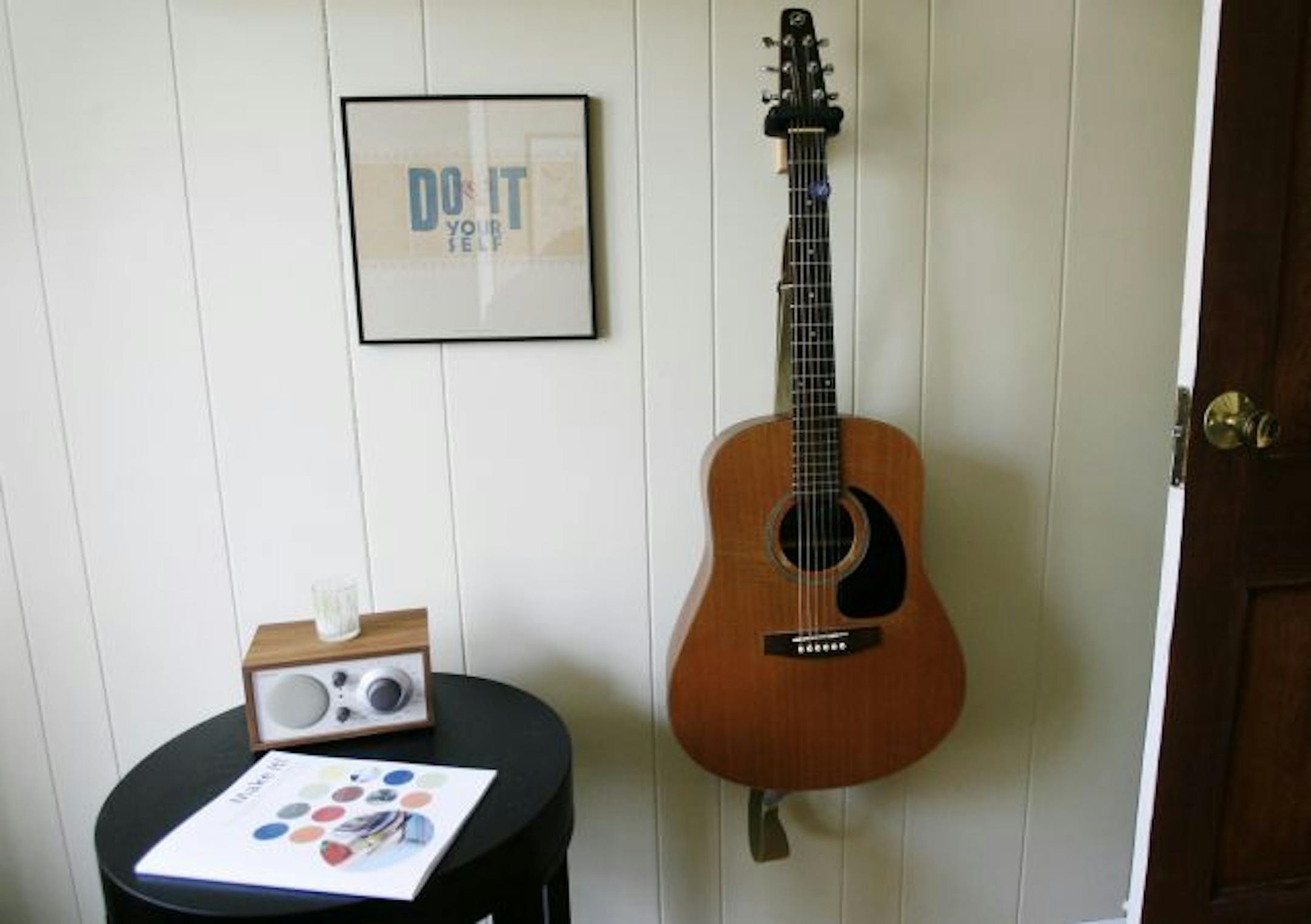 Make-it-yourself artwork, personal keepsakes and a clean, uncluttered aesthetic are hallmarks of Bruno Bornsztein's personal style.