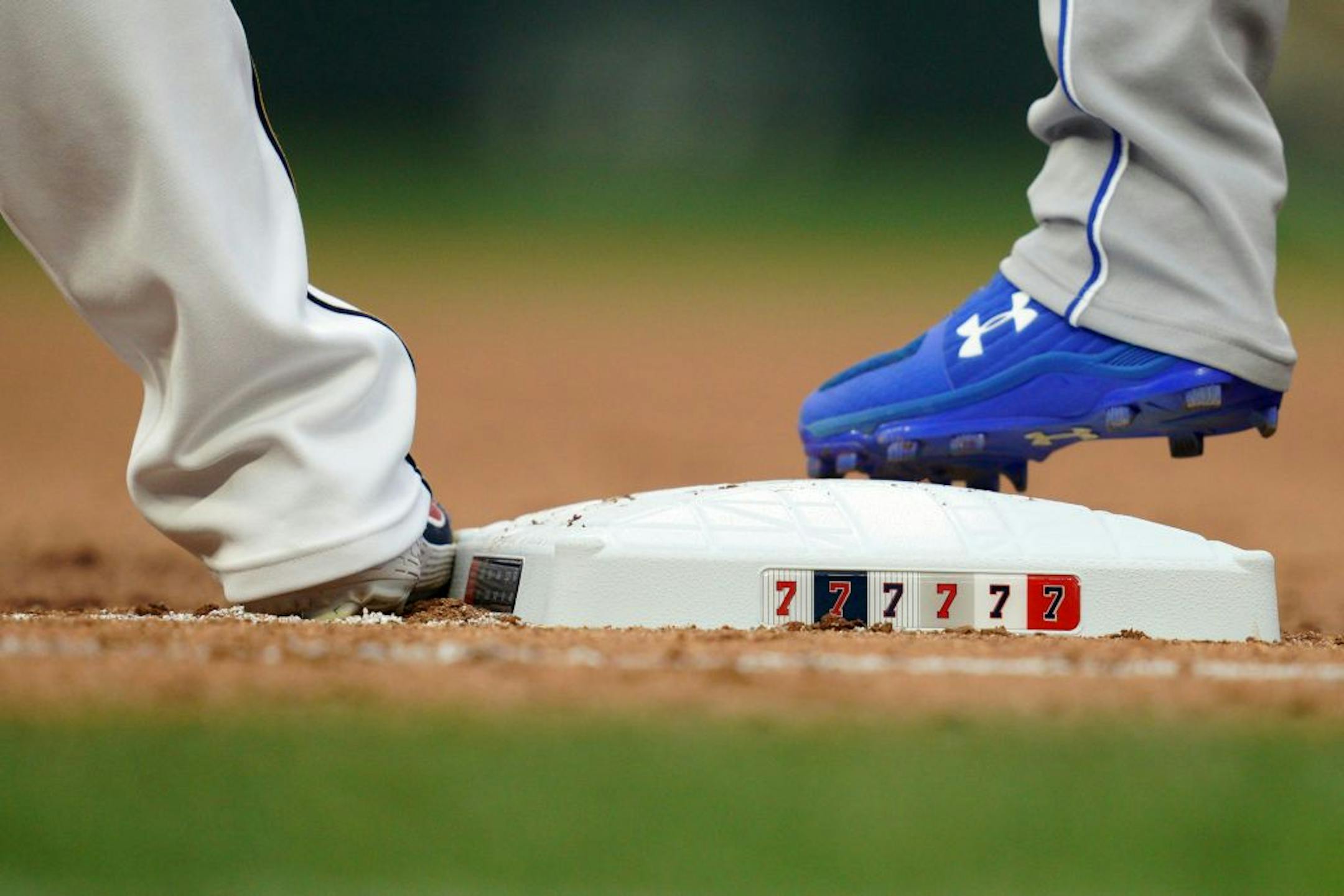 The bases honored Minnesota Twins great Joe Mauer on the night his number 7 was retired.