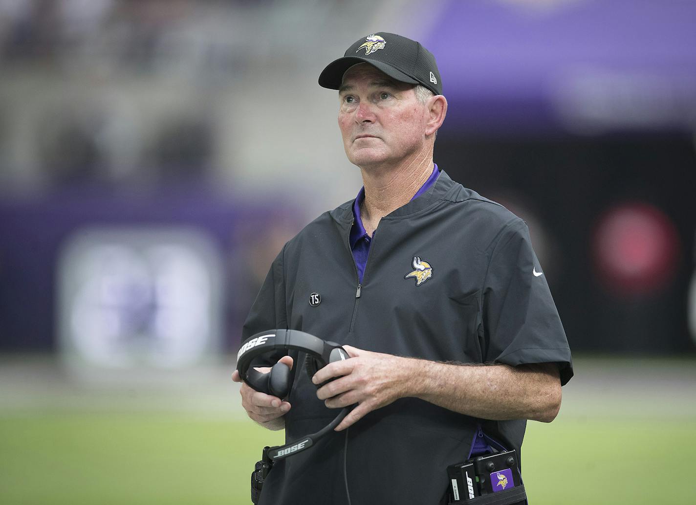 Minnesota Vikings Head Coach Mike Zimmer looked downfield for a call during the fourth quarter the Minnesota Vikings took on the Jacksonville Jaguars at US Bank Stadium, Saturday, August 18, 2018 in Minneapolis, MN. ] ELIZABETH FLORES &#xef; liz.flores@startribune.com ORG XMIT: MIN1808181620510087