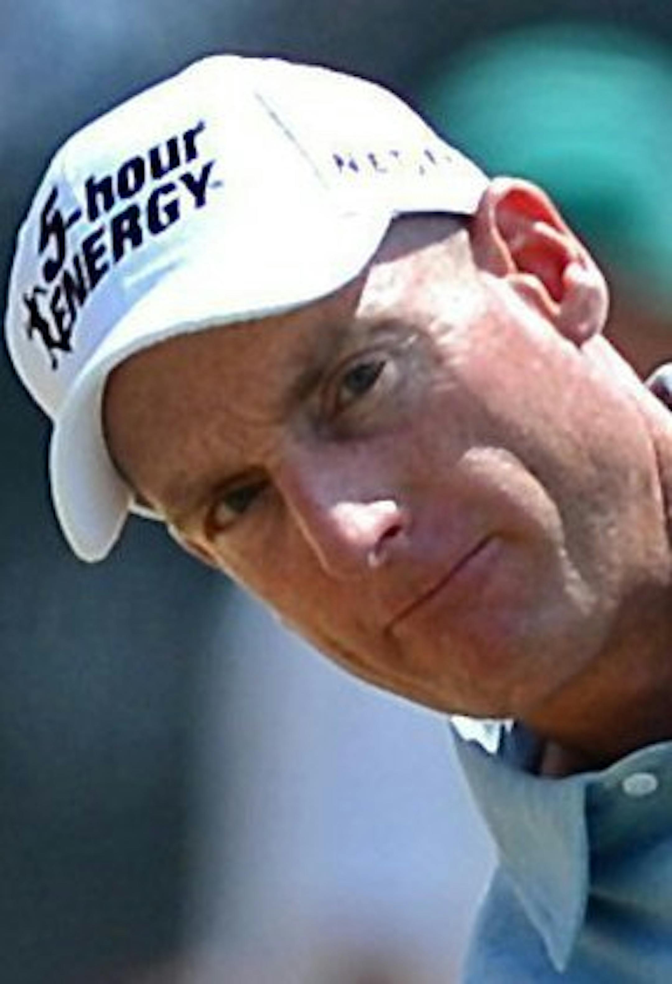 Jim Furyk pitches onto the 18th green during a practice round for the U.S. Open on Wednesday, June 11, 2014, in Pinehurst, N.C. (Jeff Siner/Charlotte Observer/MCT)