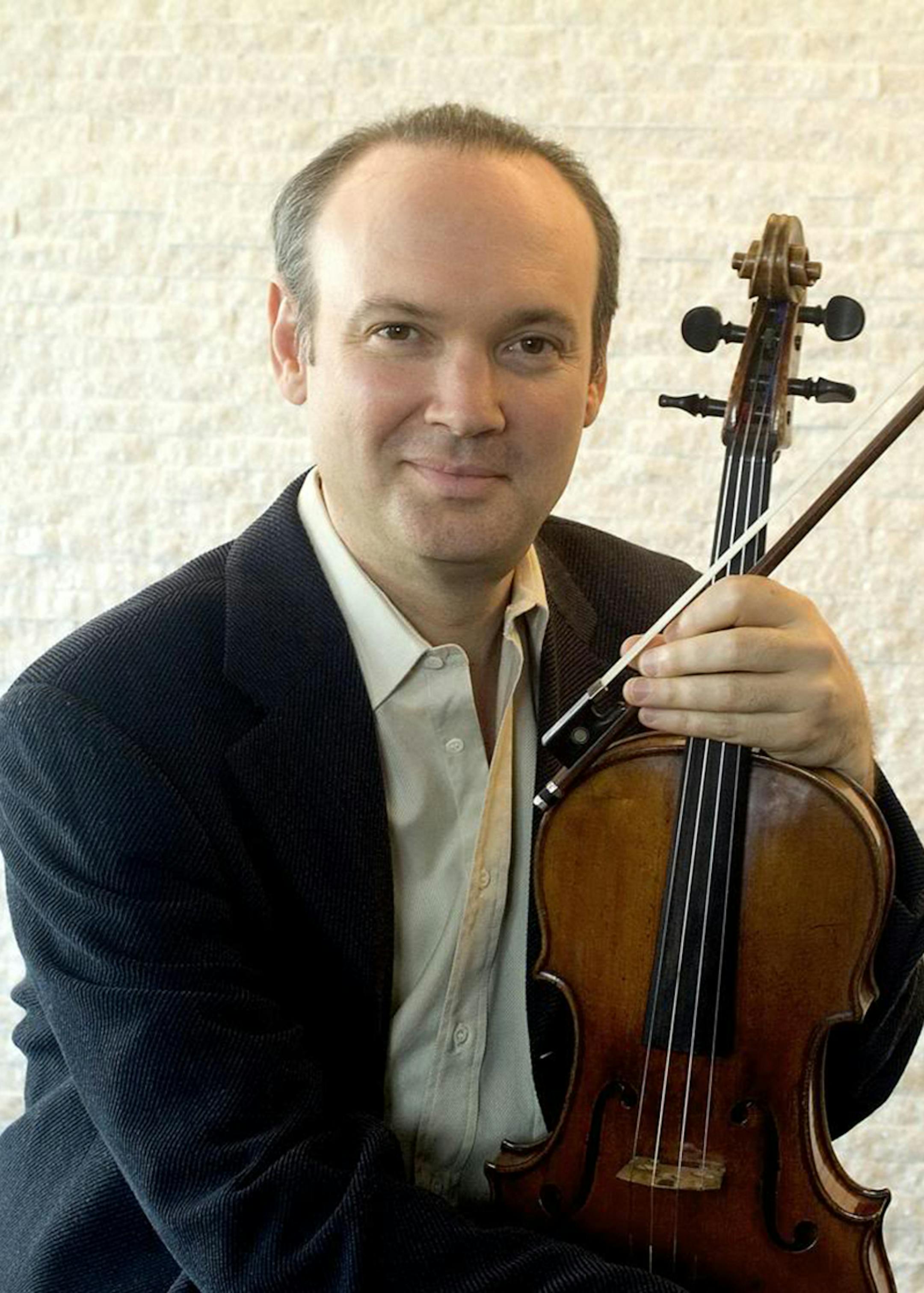 Violist Paul Neubauer.