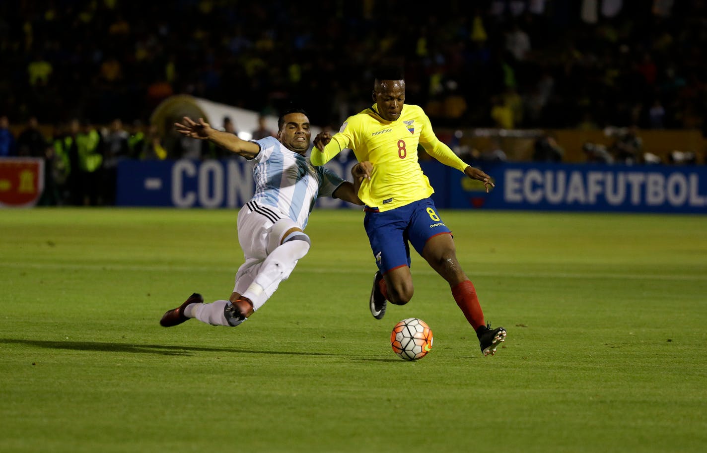 Ecuador's Romario Ibarra, right, fights for the ball against Argentina's Gabriel Mercado during their 2018 World Cup qualifying soccer match at the Atahualpa Olympic Stadium in Quito, Ecuador, Tuesday, Oct. 10, 2017. (AP Photo/Fernando Vergara)