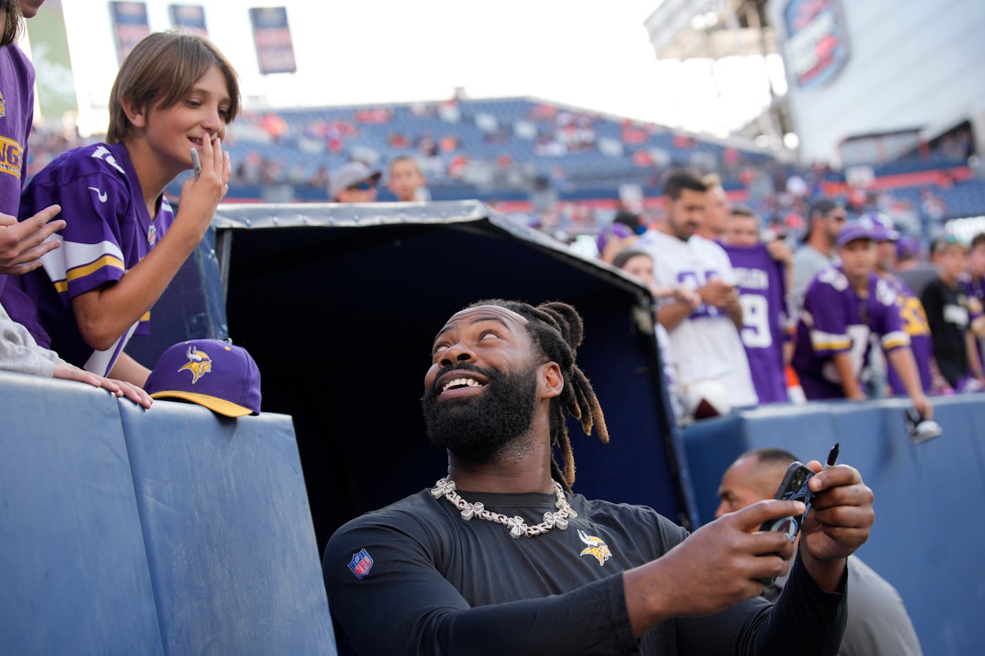 Minnesota Vikings linebacker Za'Darius Smith (55) jokes with fans during an NFL preseason football game, Aug. 28, 2022, in Denver. (AP Photo/=03374462=)