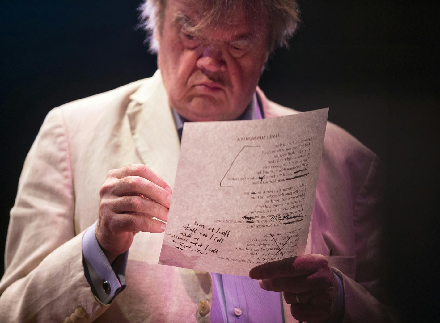 Garrison Keillor makes revisions to a script during rehearsal on May 21, 2016 at the State Theatre in Minneapolis for "A Prairie Home Companion." (Leila Navidi/Minneapolis Star Tribune/TNS) ORG XMIT: 1217180 ORG XMIT: MIN1711291236325646