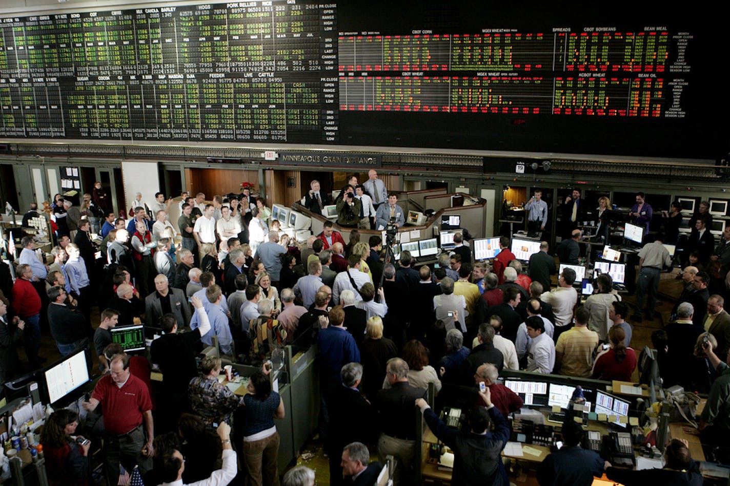 The floor was full during the final day of open outcry futures trading at the Minneapolis Grain Exchange on Dec. 19, 2008.