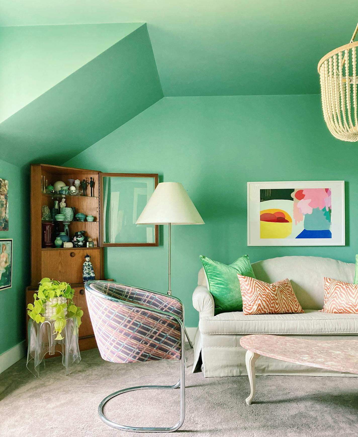 If you paint the ceiling and walls the same color, it's a "power move," says interior designer Ashley Whiteside. It can elevate a space that doesn't have architectural details like molding. MUST CREDIT: Ashley Whiteside.