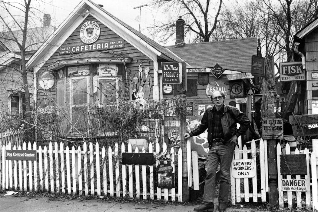 Fred Case at his “sign house,” 607 19th Av. S., on Minneapolis’ West Bank, in 1982, shortly before it was demolished.