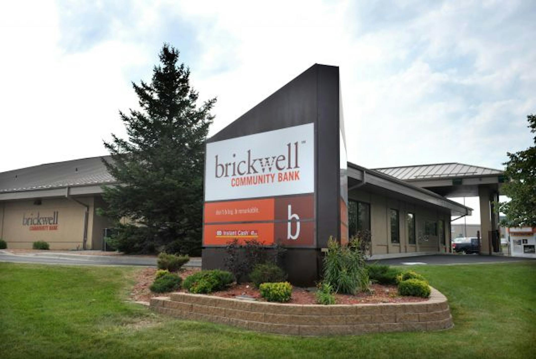 Eight Minnesota banks — including Brickwell Community Bank in Woodbury — were shut down in 2010, three more than the previous year.