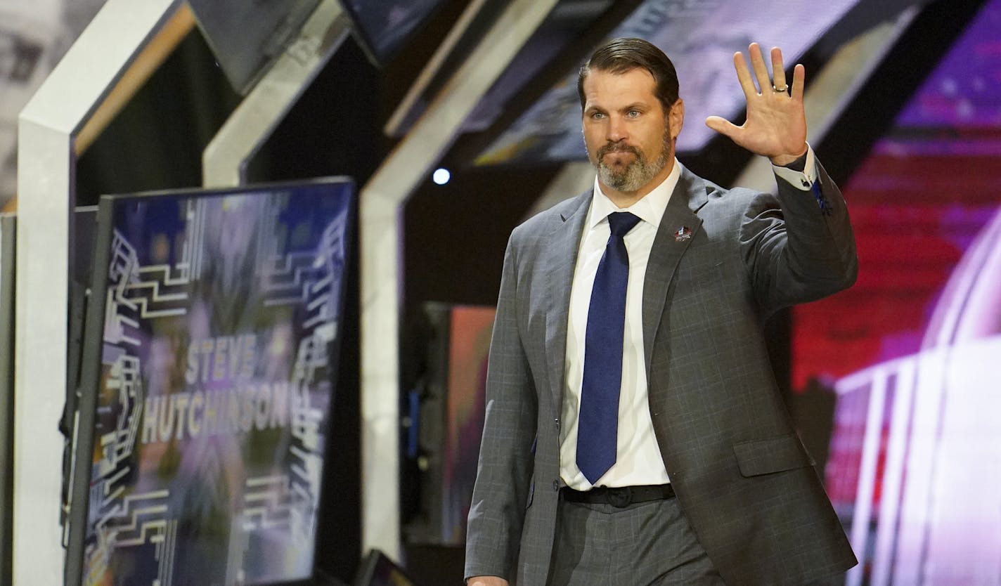 Hall of Fame Class of 2020, Seattle Seahawks' Steve Hutchinson waves at the NFL Honors football award show Saturday, Feb. 1, 2020, in Miami. (AP Photo/David J. Phillip)