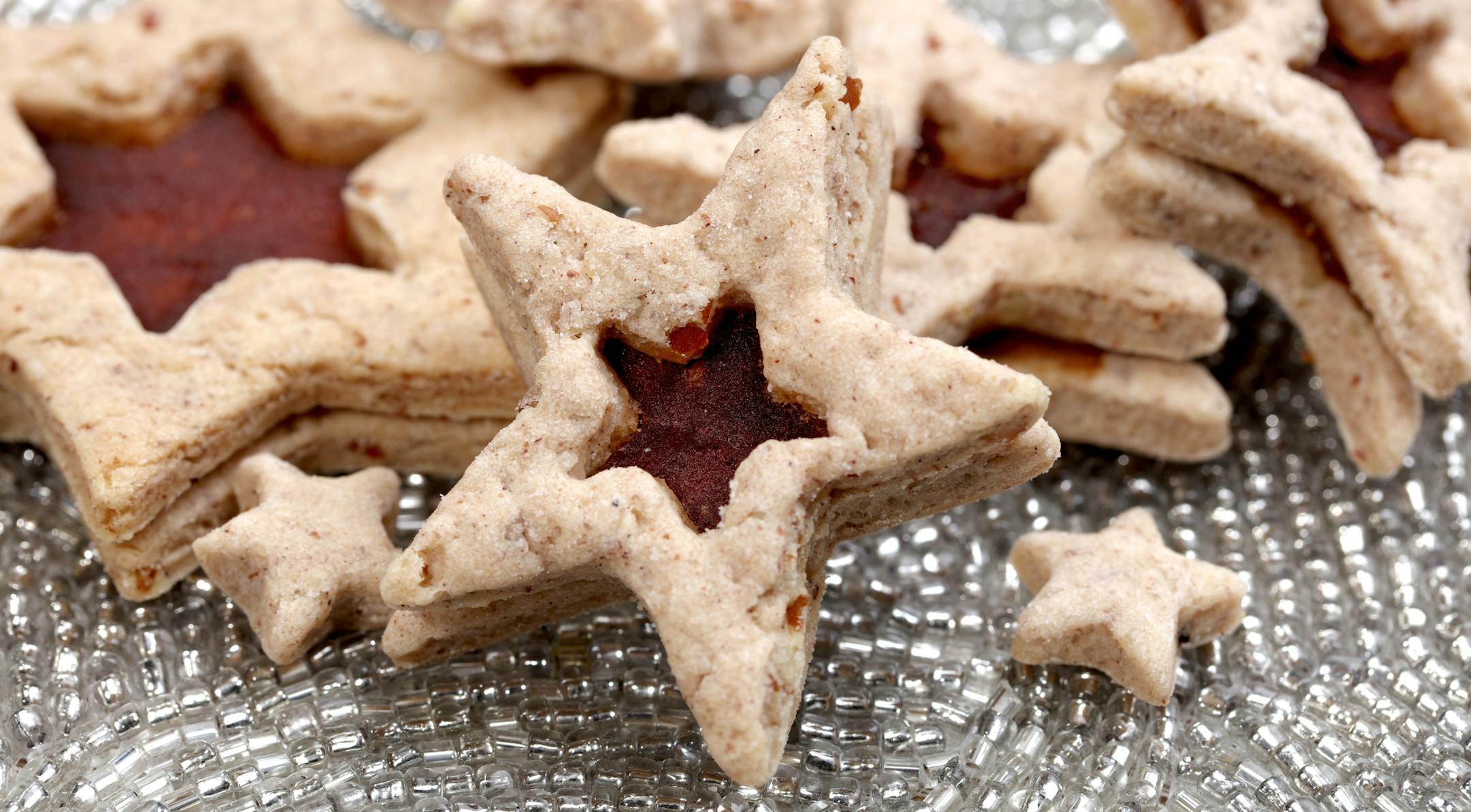 Apple Cardamom Pecan Star Cookies (from baker Jana Freiband). ] The winner and four finalists in the 2015 Taste Holiday Cookie (Cooky) Contest: Chocolate Decadence Cookies (from baker Elaine Prebonich), Kit Kat Christmas Bars (from baker Julie Olson), Cardamom Orange Zest Sugar Cookies (from baker Jeanne Nordstrom), Bacon Cornmeal Venetos (by bakers Julie Bollmann, Wendy Kleiser, Joan Koller, Geri Olson and Mary Urbas) and winner Apple Cardamom Pecan Star Cookies (from baker Jana Freiband).