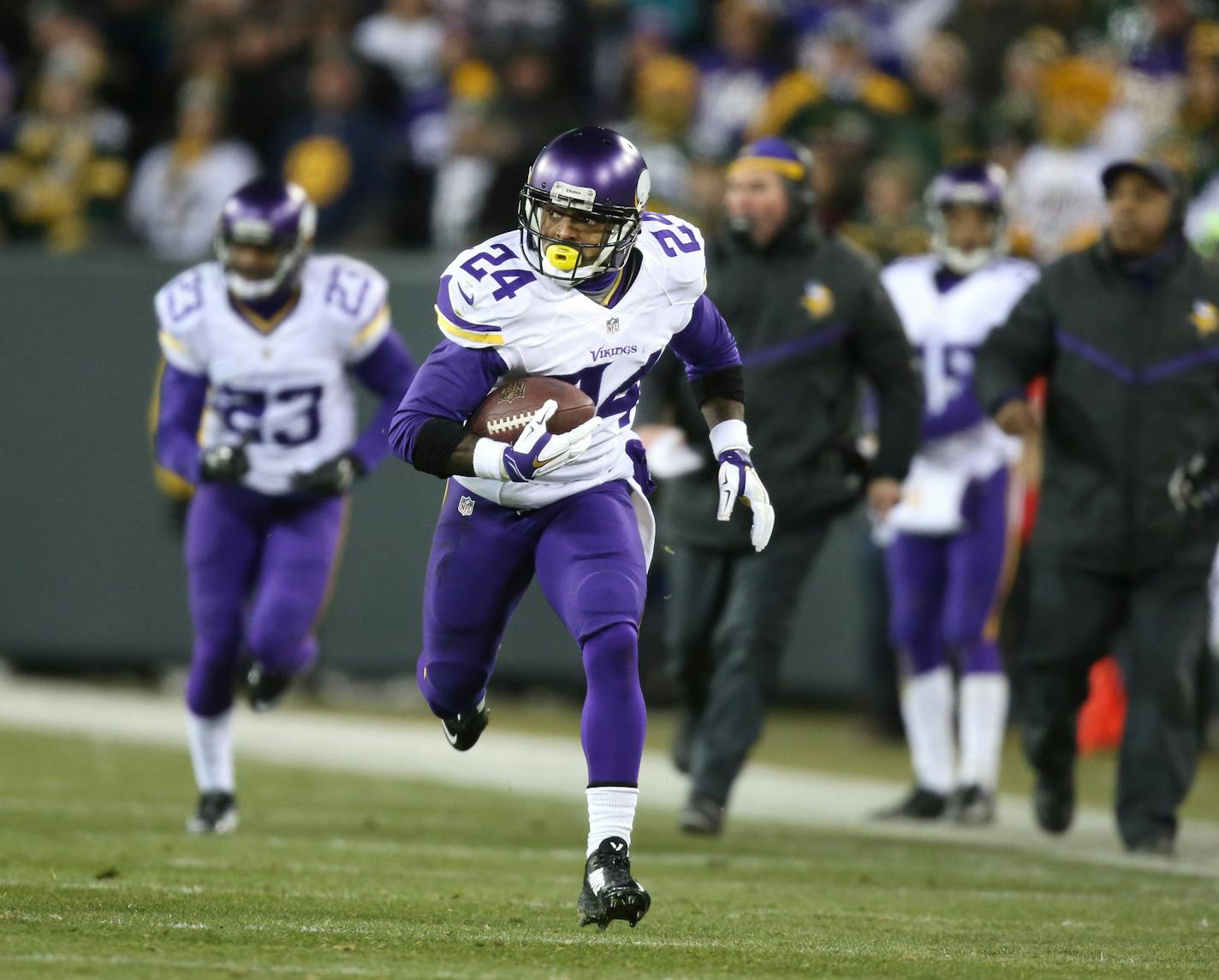 Minnesota Vikings cornerback Captain Munnerlyn (24) picked up a Aaron Rodgers fumble and ran it back for a 55 yard touchdown in the third quarter Sunday January 3, 2016 in Green Bay