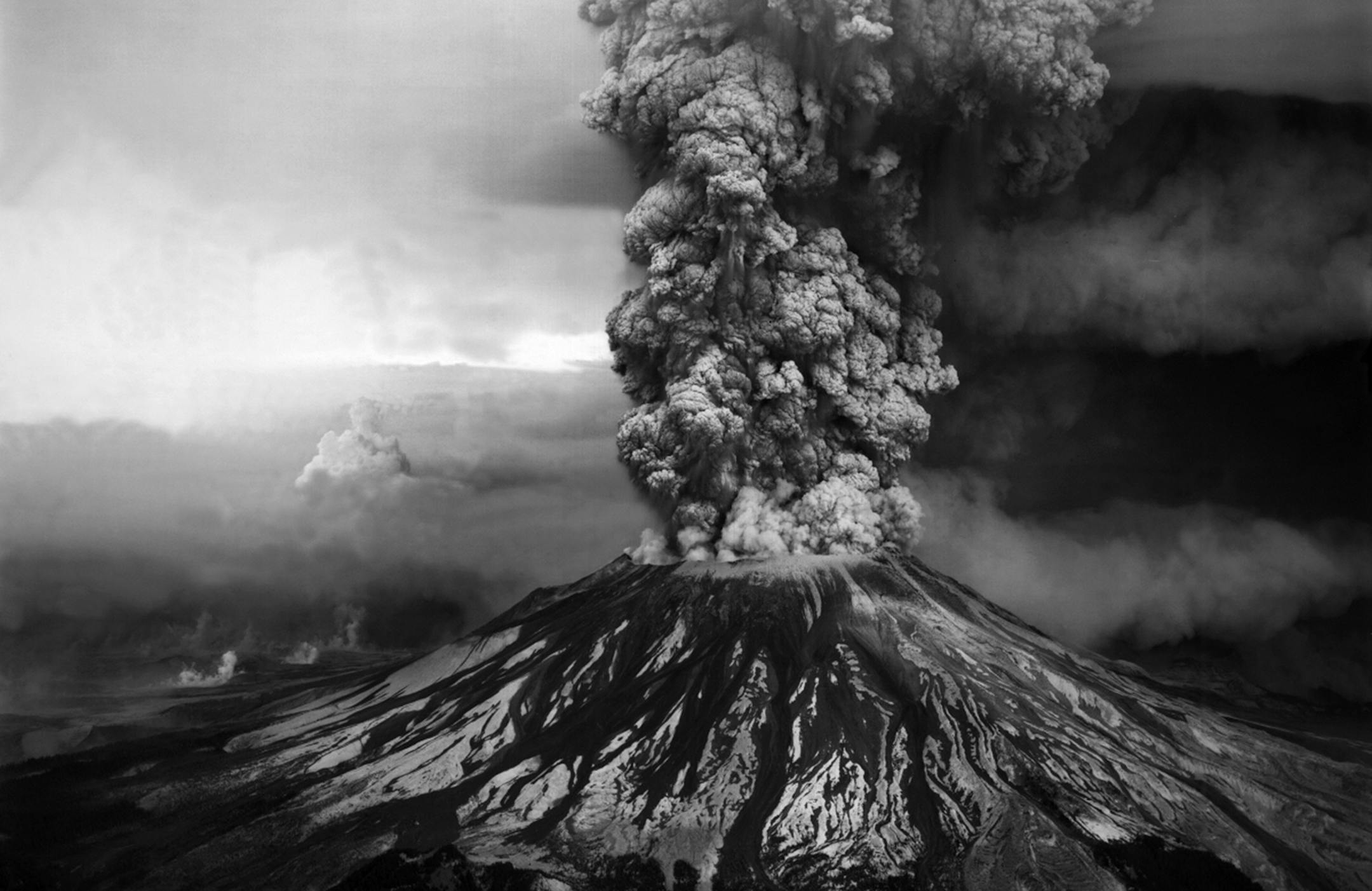 Aerial view of the May 18, 1980, eruption of Mount St. Helens as seen from the southwest. Columns of ash and volcanic gas reached heights of more than 80,000 ft. during the eruption. (U.S. Geological Survey/TNS) ORG XMIT: 1664640