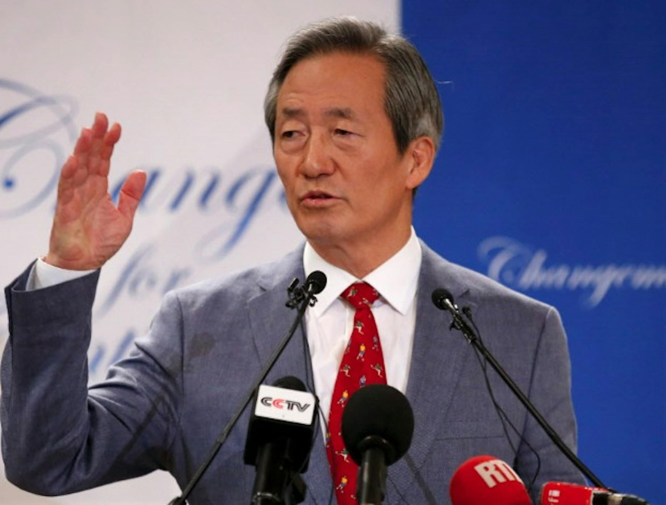 South Korea's Chung Mong-Joon gestured during a news conference in Paris on Monday to announce his candidacy for the upcoming FIFA presidential elections.