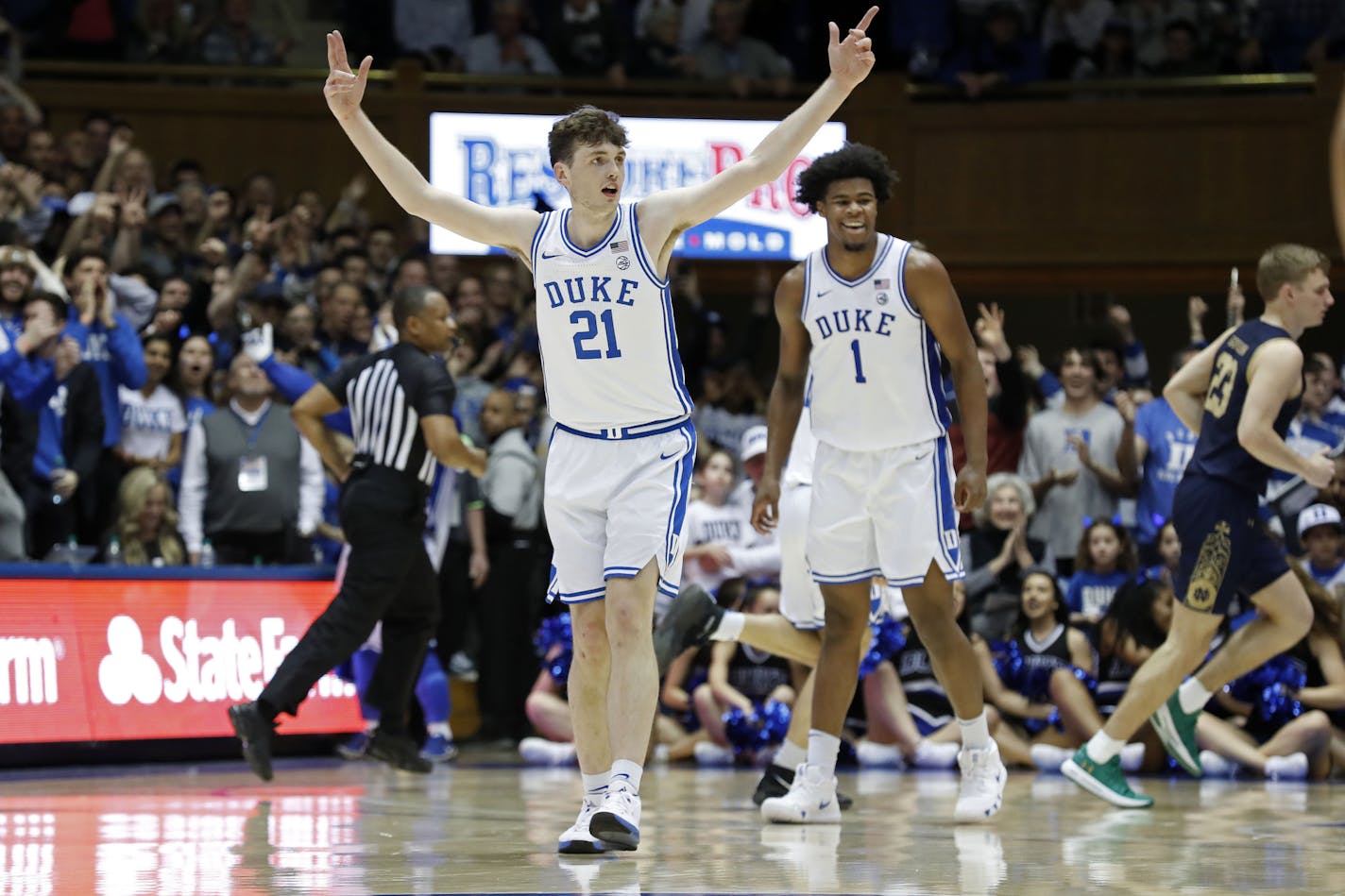 Duke forward Matthew Hurt (21) reacted after a basket against Notre Dame last February.