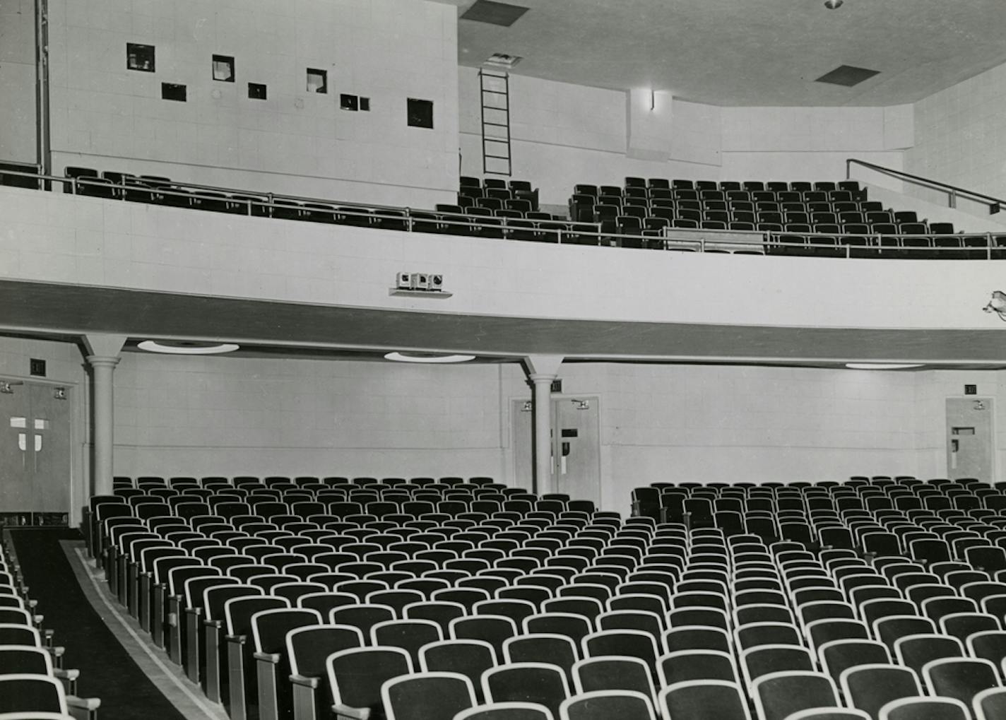 The Uptown Theatre&#x2019;s auditorium in 1939.