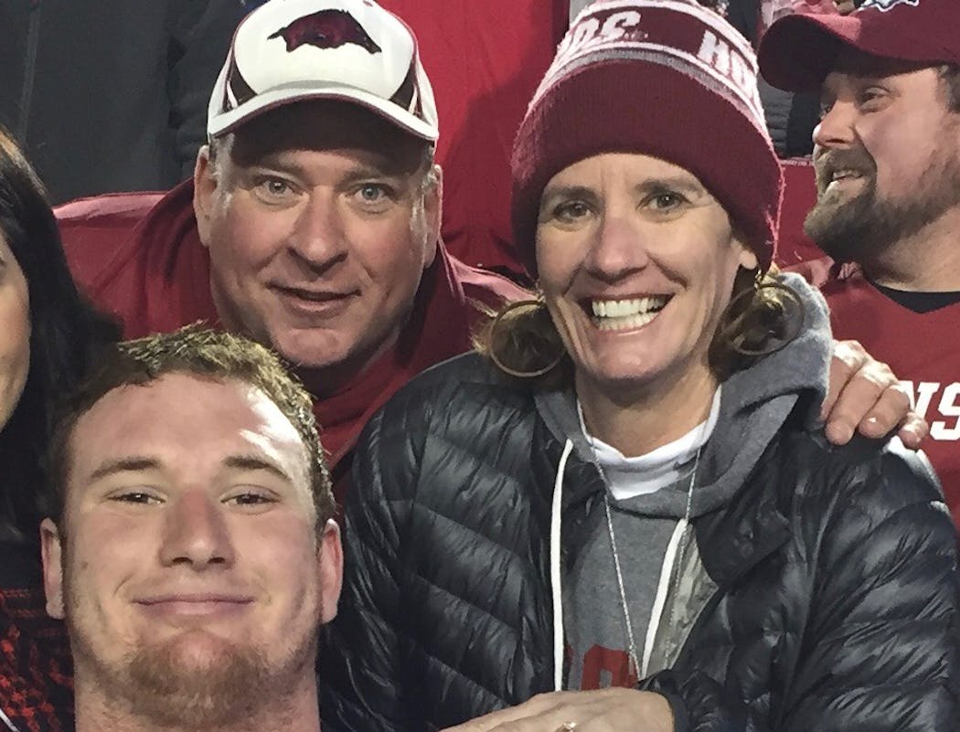 Frank Ragnow celebrated Arkansas' bowl game victory with his father, Jon, and mother, Marty in 2016.