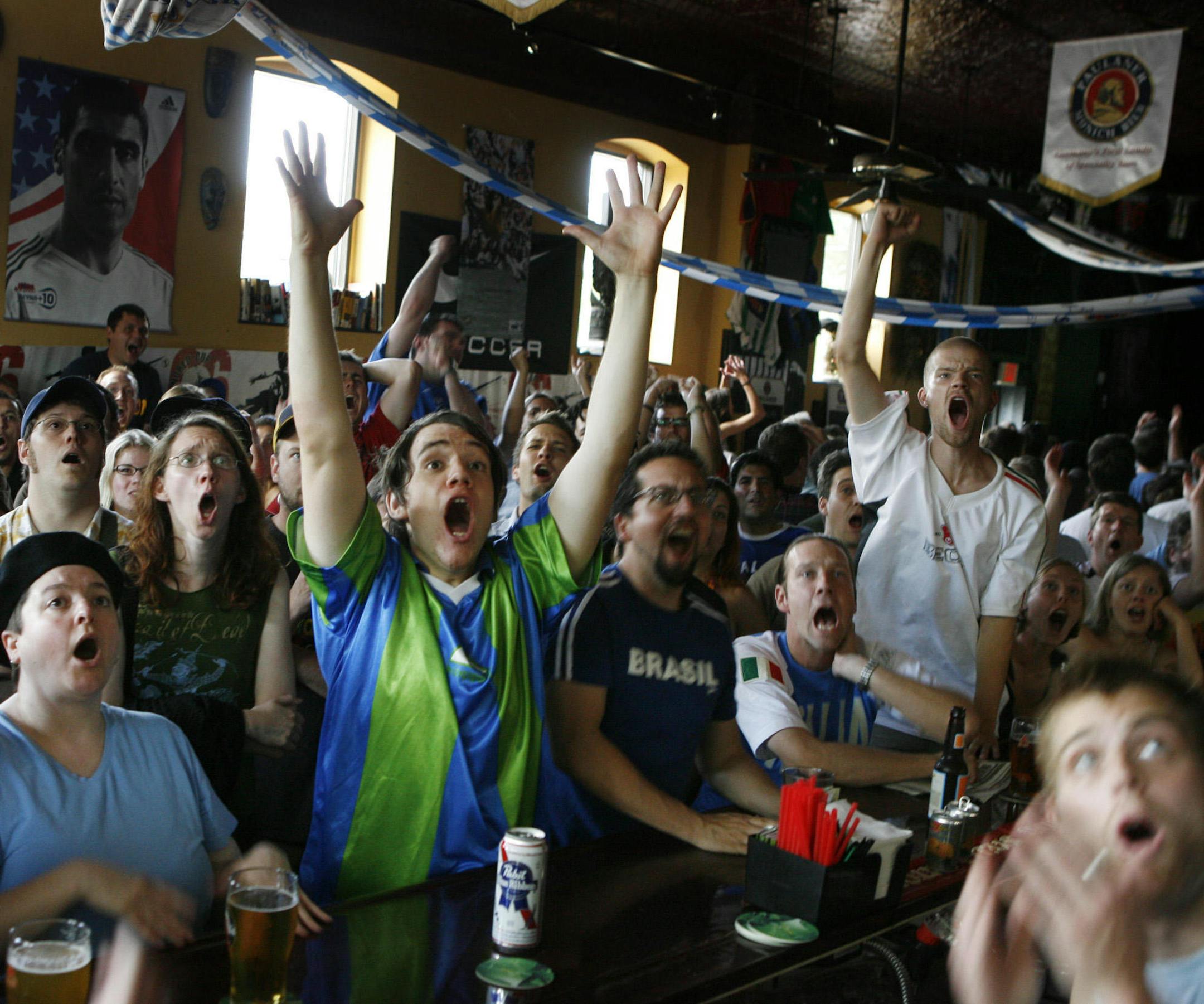 JERRY HOLT Ôjgholt@Startribune.com 7/9/2006----It was a mixture of World Cup Soccer Fan Sunday at Nomad World Pub in Minneapolis. ORG XMIT: MIN2014061109395010