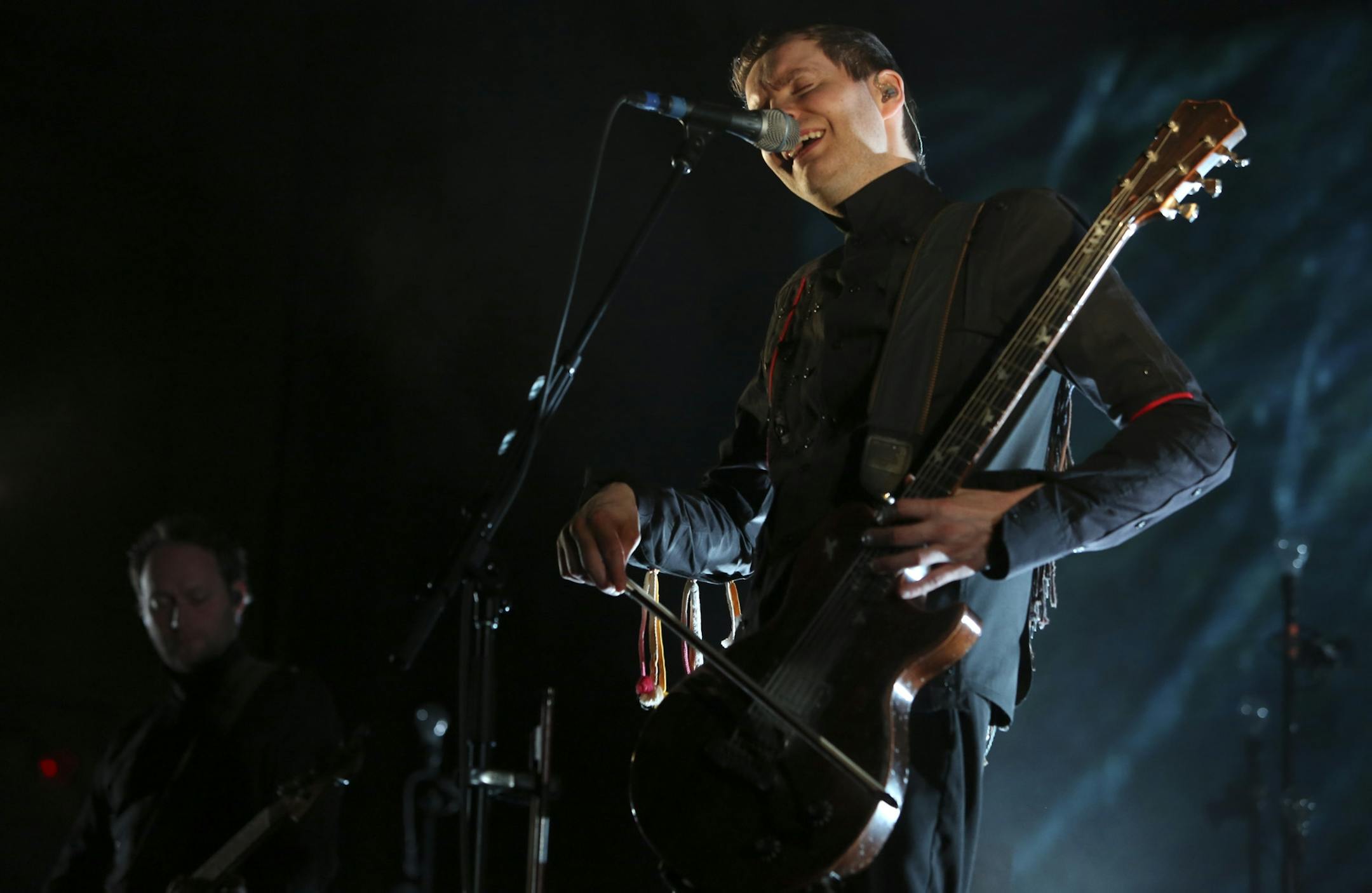 Sigur Rós leader Jónsi Birgisson bowed his way through his Icelandic band's two-hour set Wednesday at Roy Wilkins Auditorium in St. Paul.